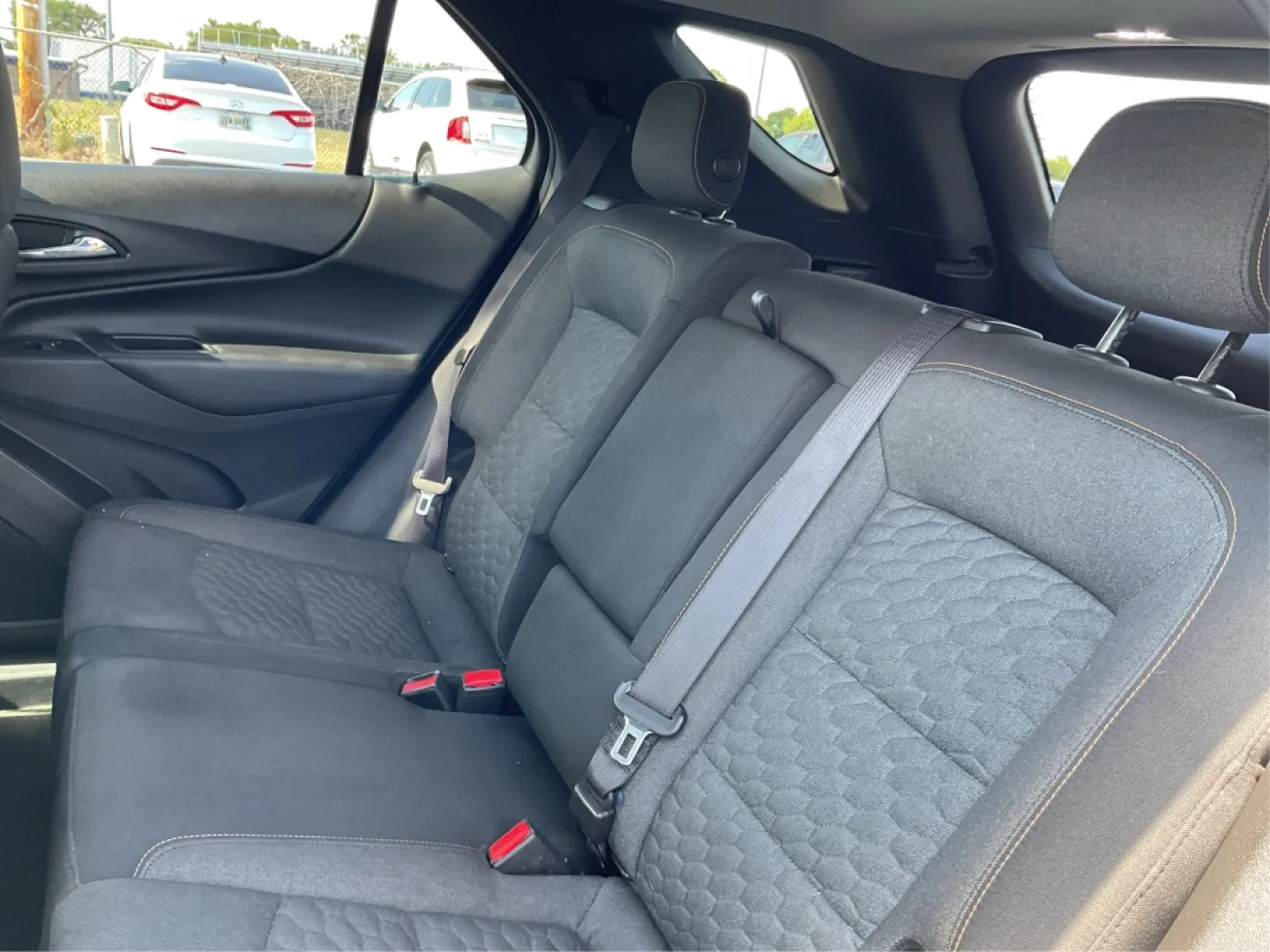 2019 Chevrolet Equinox LT (2GNAXLEX3K6) with an 2L I-4 gasoline direct injection engine, located at 1230 East Main St, Xenia, OH, 45385, (937) 908-9800, 39.688026, -83.910172 - Discover the perfect blend of comfort, style, and capability with the 2019 Chevrolet Equinox LT at Advantage Car and Credit - Moraine! If you're searching for a vehicle that seamlessly fits into your lifestyle-whether you're a growing family needing space for weekend adventures or a daily commuter l - Photo#10