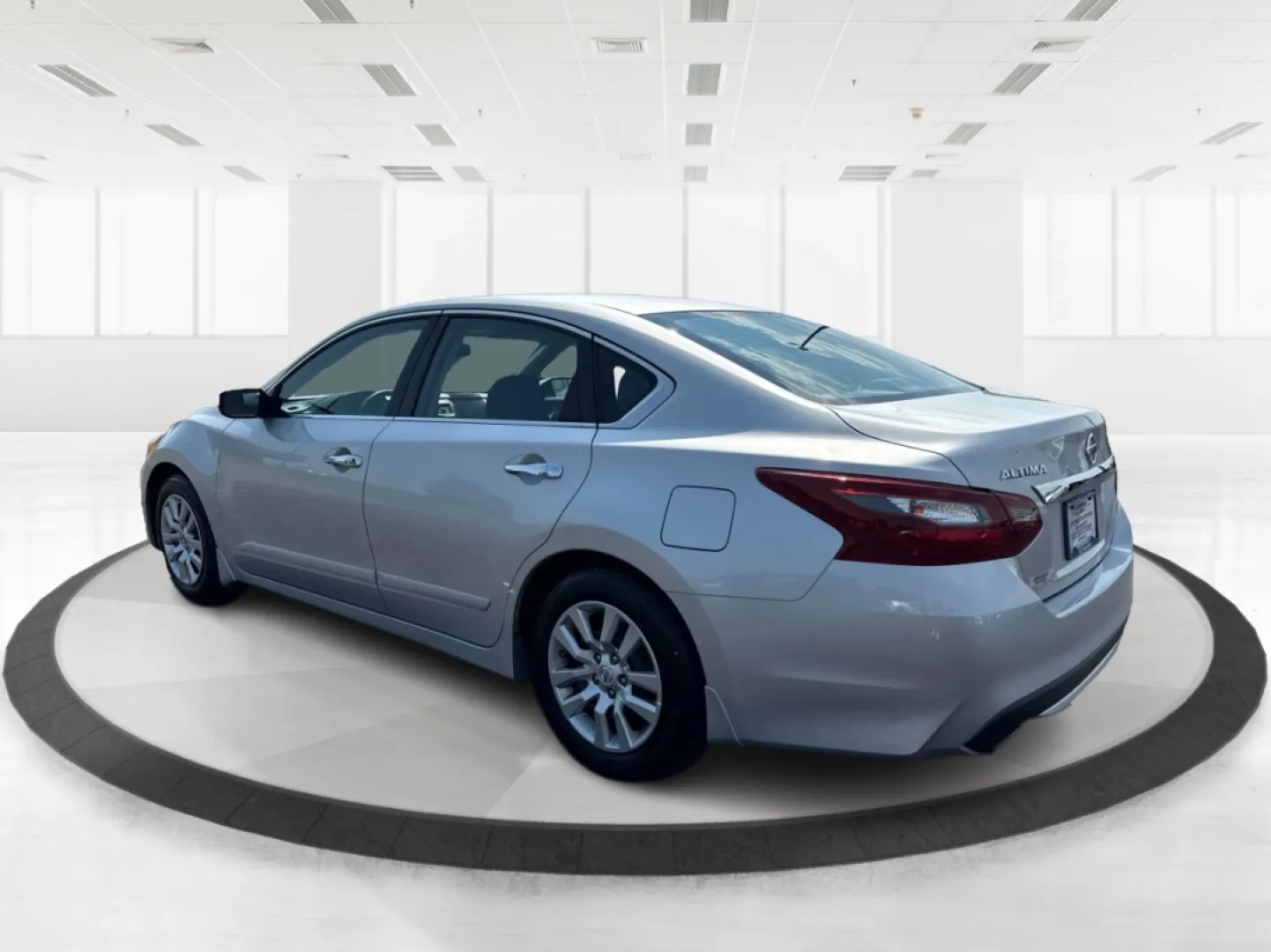 2018 Nissan Altima 2.5 S (1N4AL3AP5JC) with an 2.5L I-4 DOHC engine, located at 401 Woodman Dr, Riverside, OH, 45431, (937) 908-9800, 39.760899, -84.123421 - Are you searching for a reliable sedan that combines comfort, affordability, and style? Look no further than this 2018 Nissan Altima 2.5 S, available now at Advantage Car and Credit in Fairborn, OH. Perfect for commuting to work or making family outings more enjoyable, this sleek vehicle is designed - Photo#4