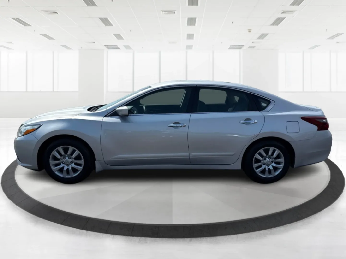 2018 Nissan Altima 2.5 S (1N4AL3AP5JC) with an 2.5L I-4 DOHC engine, located at 401 Woodman Dr, Riverside, OH, 45431, (937) 908-9800, 39.760899, -84.123421 - Are you searching for a reliable sedan that combines comfort, affordability, and style? Look no further than this 2018 Nissan Altima 2.5 S, available now at Advantage Car and Credit in Fairborn, OH. Perfect for commuting to work or making family outings more enjoyable, this sleek vehicle is designed - Photo#5