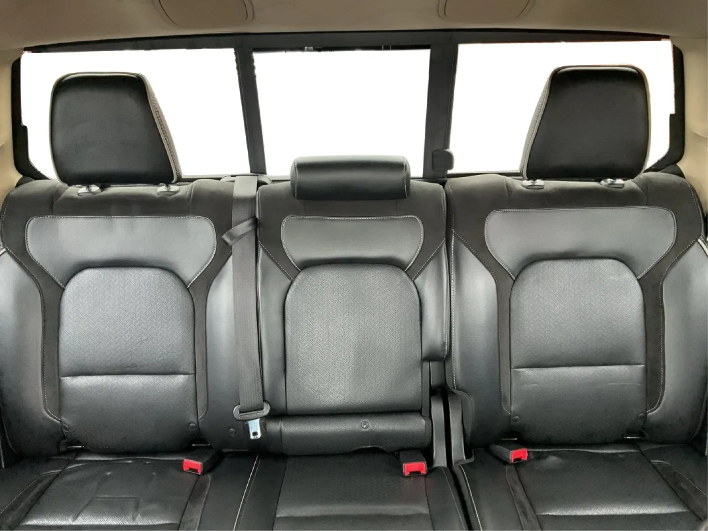 2019 Ram 1500 Laramie Crew Cab SWB 4WD (1C6SRFJT5KN) with an 5.7L V8 OHV 16V engine, 8-Speed Automatic transmission, located at 1951 S Dayton Lakeview Rd., New Carlisle, OH, 45344, (937) 908-9800, 39.890999, -84.050255 - **Unleash Your Adventures with the 2019 Ram 1500 Laramie Crew Cab Perfect for Work and Play!**<br /> <br /> Are you ready to elevate your daily driving experience? Look no further than this stunning 2019 Ram 1500 Laramie Crew Cab, a vehicle designed to enhance your lifestyle whether you're commutin - Photo#13