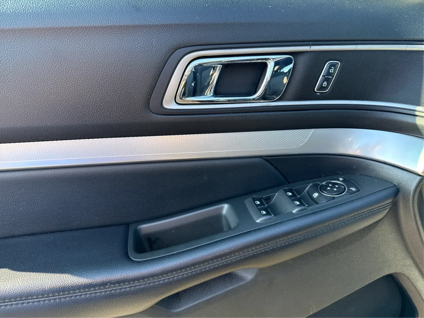 2017 Ford Explorer XLT (1FM5K8D82HG) with an EcoBoost 2.3L I-4 gasoline direct injection engine, located at 1184 Kauffman Ave, Fairborn, OH, 45324, (937) 908-9800, 39.807072, -84.030914 - **Explore Your Next Adventure with the 2017 Ford Explorer XLT at Advantage Car and Credit - Fairborn**<br /> <br /> Are you ready to upgrade your family vehicle for weekend getaways and daily adventures? Look no further than this stunning 2017 Ford Explorer XLT, a perfect blend of style, comfort, an - Photo#19