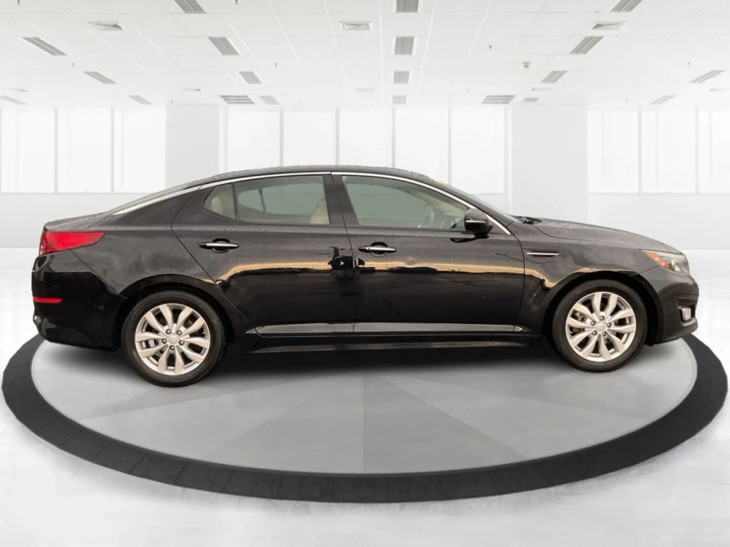 2015 Kia Optima EX (5XXGN4A76FG) with an Theta II 2.4L I-4 gasoline direct injection engine, located at 401 Woodman Dr, Riverside, OH, 45431, (937) 908-9800, 39.760899, -84.123421 - **Elevate Your Daily Commute with the 2015 Kia Optima EX** <br /> <br /> Imagine transforming your daily drive into an experience of comfort and style. Whether you're navigating the bustling streets of Fairborn or embarking on a weekend getaway, the 2015 Kia Optima EX is designed to enhance your li - Photo#1