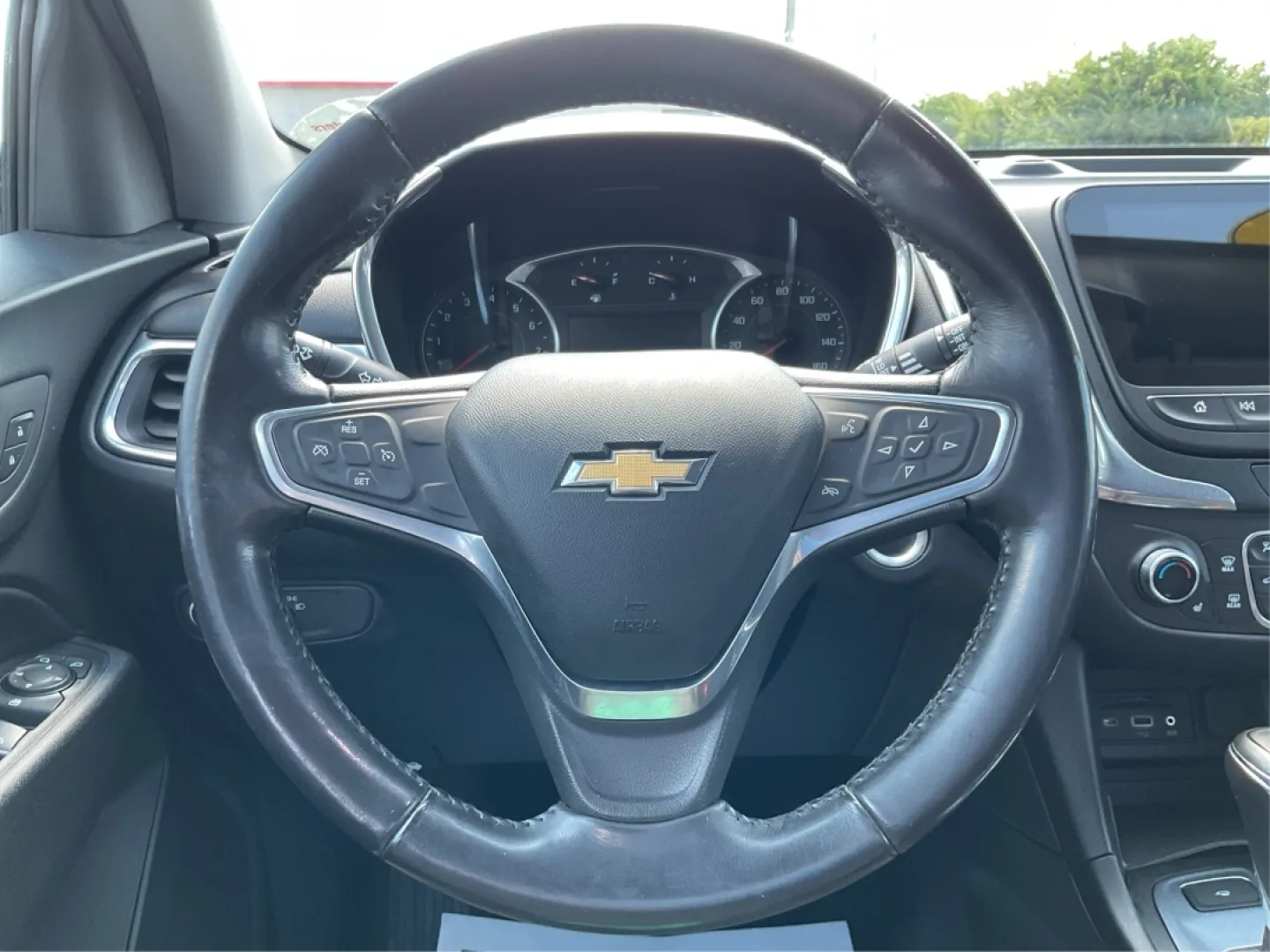 2019 Chevrolet Equinox LT (2GNAXLEX3K6) with an 2L I-4 gasoline direct injection engine, located at 1230 East Main St, Xenia, OH, 45385, (937) 908-9800, 39.688026, -83.910172 - Discover the perfect blend of comfort, style, and capability with the 2019 Chevrolet Equinox LT at Advantage Car and Credit - Moraine! If you're searching for a vehicle that seamlessly fits into your lifestyle-whether you're a growing family needing space for weekend adventures or a daily commuter l - Photo#16