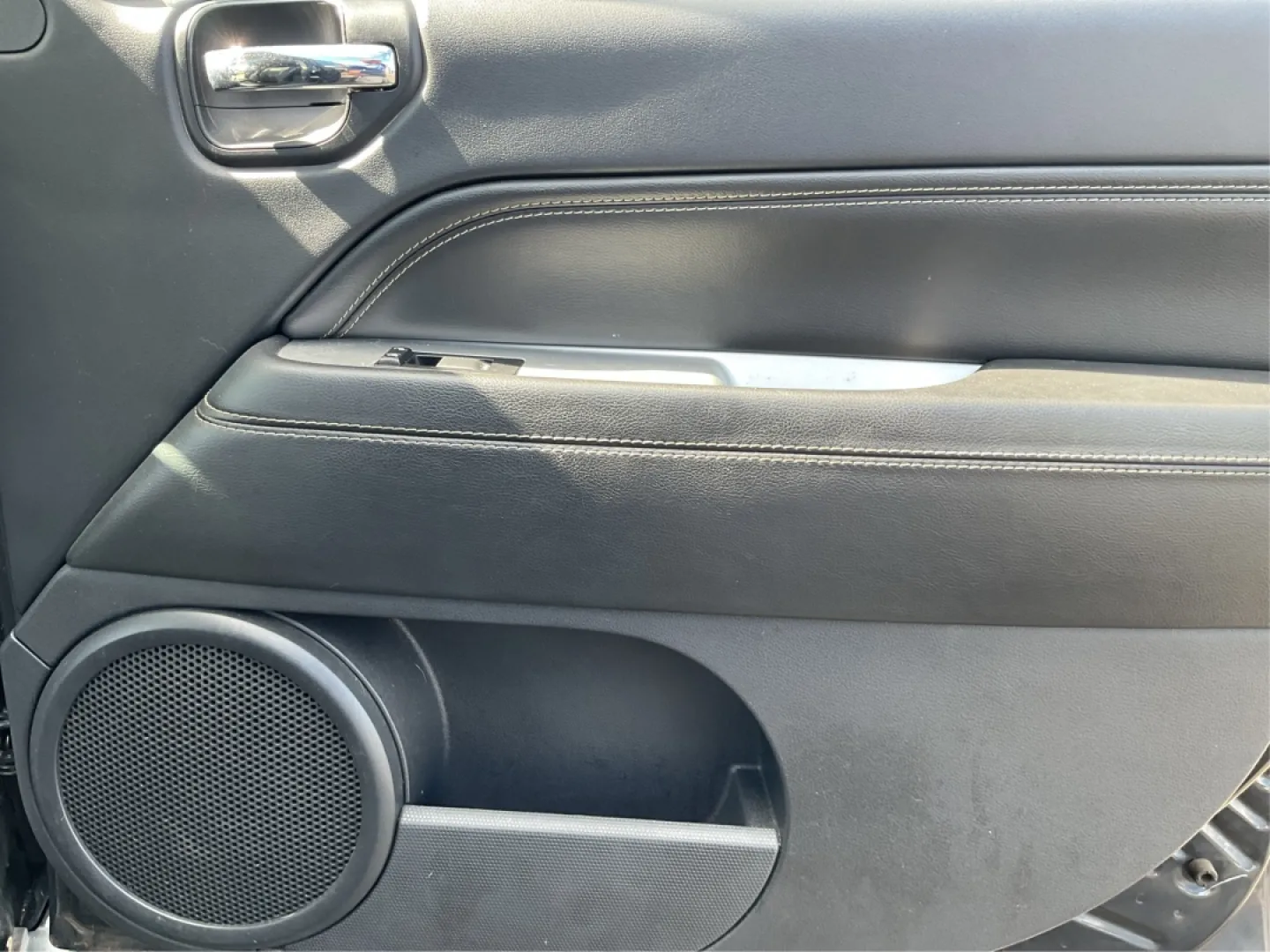 2014 Jeep Compass Latitude 4WD (1C4NJDEB8ED) with an 2.4L L4 DOHC 16V engine, Continuously Variable Transmission transmission, located at 880 E. National Road, Vandalia, OH, 45377, (937) 908-9800, 39.891918, -84.183594 - **Unleash Your Adventurous Spirit with the 2014 Jeep Compass Latitude 4WD!** <br /> <br /> Are you ready to elevate your weekend getaways or daily commutes? Look no further than the stunning 2014 Jeep Compass Latitude 4WD available at Advantage Car and Credit in Vandalia, OH! This rugged yet stylish - Photo#18