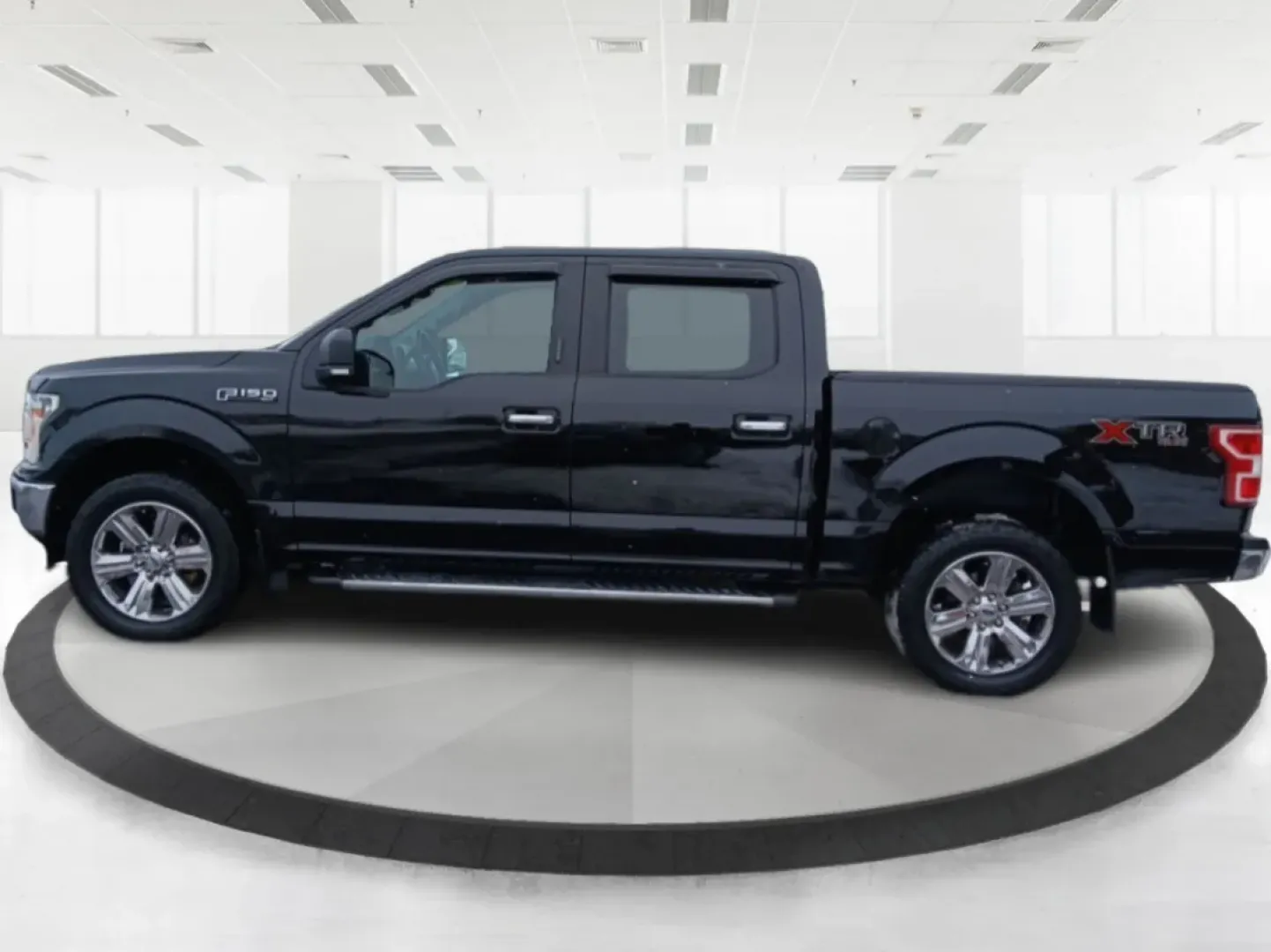 2018 Ford F-150 XLT SuperCrew 5.5-ft. Bed 4WD (1FTEW1E52JF) with an 5.0L V8 OHV 32V engine, 6-Speed Automatic transmission, located at 8750 N County Rd 25A, Piqua, OH, 45356, (937) 908-9800, 40.164391, -84.232513 - Are you ready to elevate your daily commute or weekend adventures? Look no further than this striking 2018 Ford F-150 XLT SuperCrew located at Advantage Car and Credit in Fairborn, OH. Whether you're carting the kids to practice, hauling materials for your next DIY project, or exploring the great ou - Photo#5