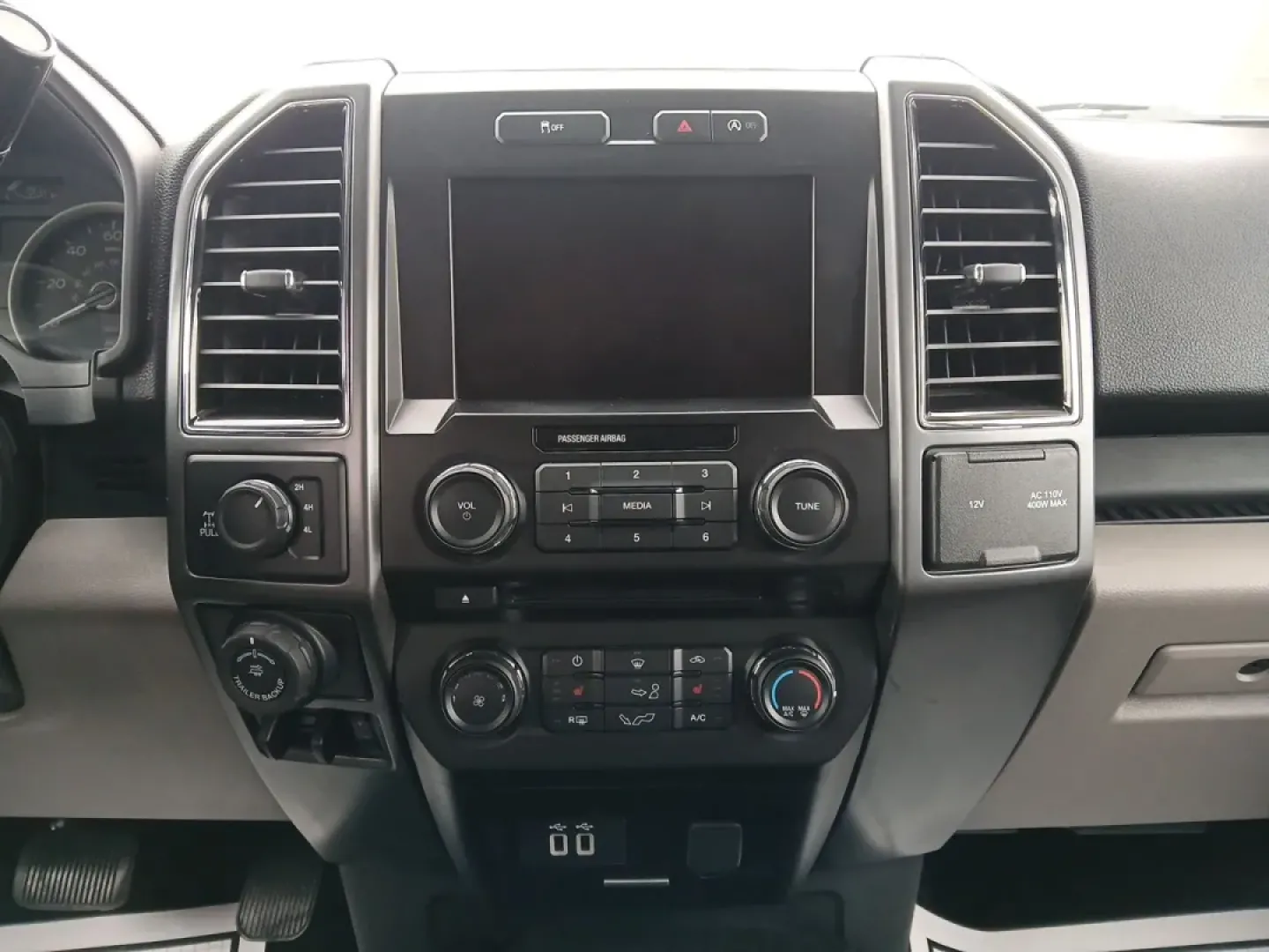 2018 Ford F-150 XLT SuperCrew 5.5-ft. Bed 4WD (1FTEW1E52JF) with an 5.0L V8 OHV 32V engine, 6-Speed Automatic transmission, located at 8750 N County Rd 25A, Piqua, OH, 45356, (937) 908-9800, 40.164391, -84.232513 - Are you ready to elevate your daily commute or weekend adventures? Look no further than this striking 2018 Ford F-150 XLT SuperCrew located at Advantage Car and Credit in Fairborn, OH. Whether you're carting the kids to practice, hauling materials for your next DIY project, or exploring the great ou - Photo#12