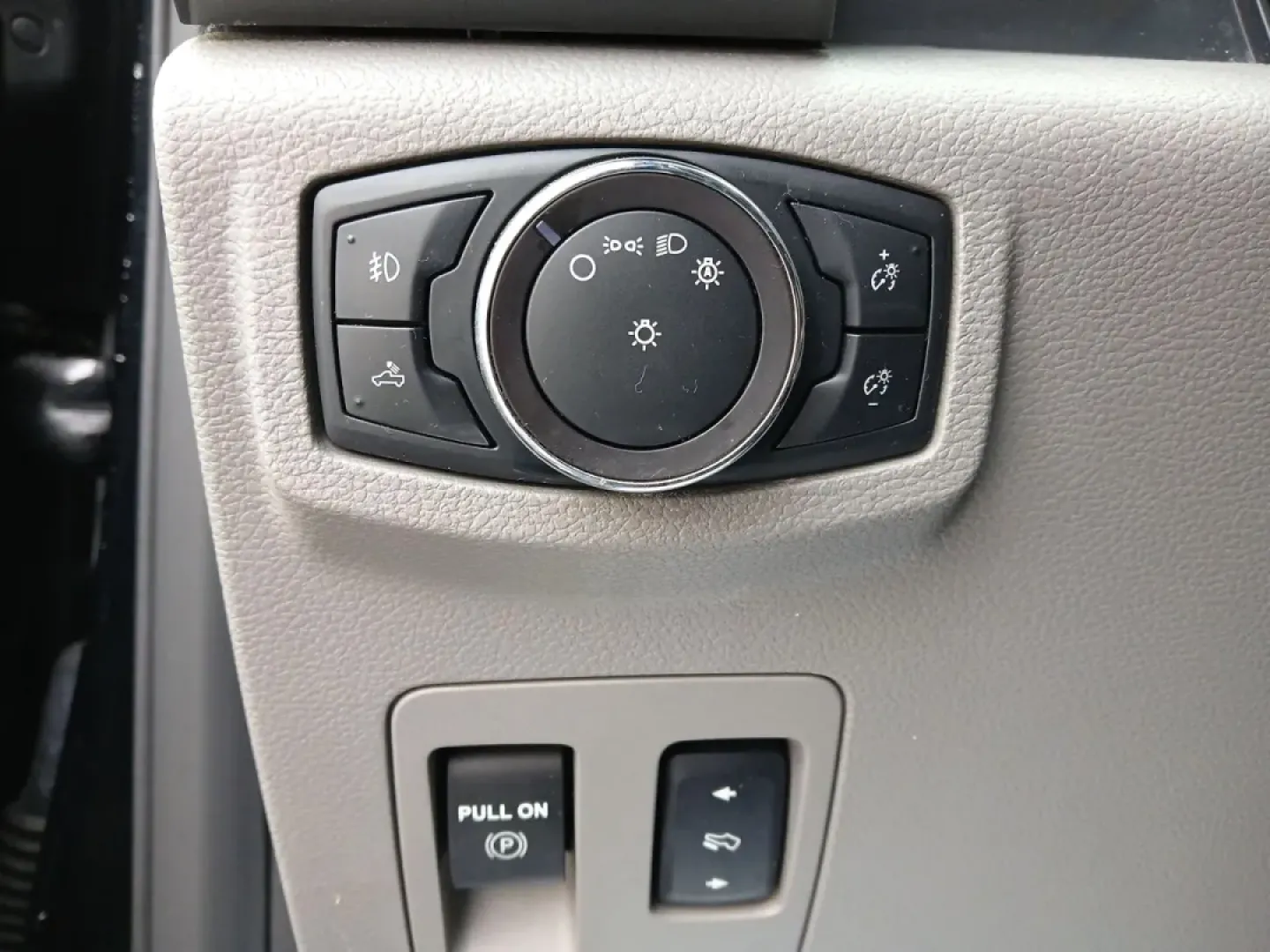 2018 Ford F-150 XLT SuperCrew 5.5-ft. Bed 4WD (1FTEW1E52JF) with an 5.0L V8 OHV 32V engine, 6-Speed Automatic transmission, located at 8750 N County Rd 25A, Piqua, OH, 45356, (937) 908-9800, 40.164391, -84.232513 - Are you ready to elevate your daily commute or weekend adventures? Look no further than this striking 2018 Ford F-150 XLT SuperCrew located at Advantage Car and Credit in Fairborn, OH. Whether you're carting the kids to practice, hauling materials for your next DIY project, or exploring the great ou - Photo#16