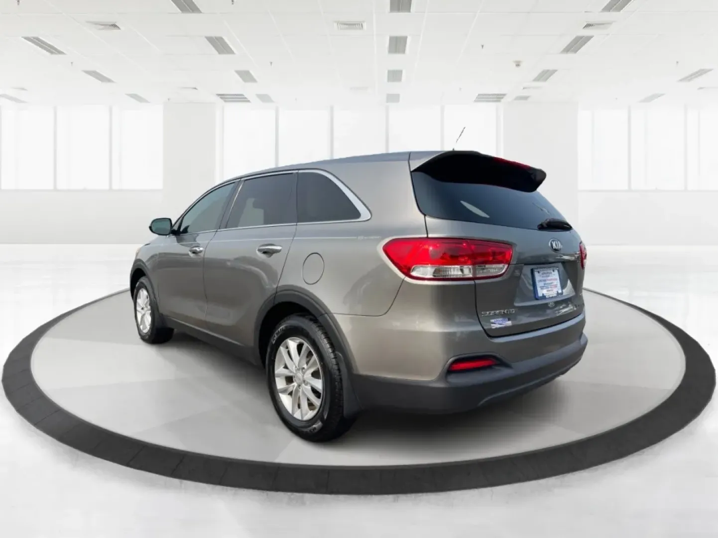 2017 Kia Sorento 2.4L L (5XYPG4A3XHG) with an 2.4L I-4 gasoline direct injection engine, located at 1099 N County Rd 25A, Troy, OH, 45373, (937) 908-9800, 40.057079, -84.212883 - **Adventure Awaits with the 2017 Kia Sorento at Advantage Car and Credit!**<br /> <br /> Are you ready to elevate your family's weekend adventures or streamline your daily commute? Look no further than the 2017 Kia Sorento, available now at Advantage Car and Credit in Fairborn, OH! This spacious SUV - Photo#4