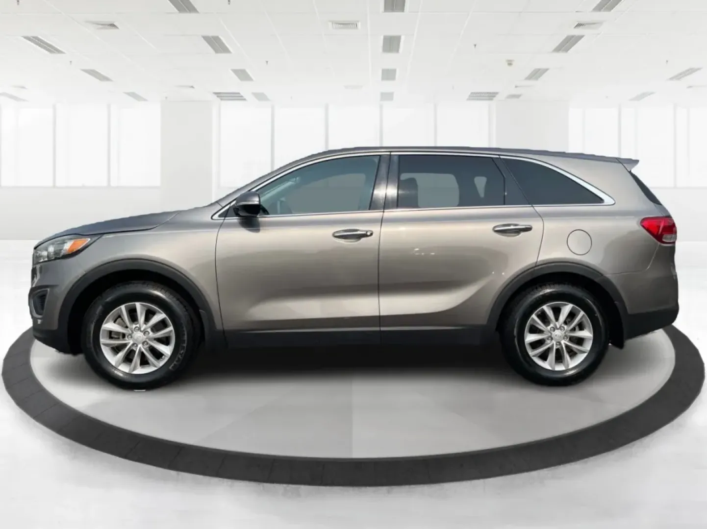 2017 Kia Sorento 2.4L L (5XYPG4A3XHG) with an 2.4L I-4 gasoline direct injection engine, located at 1099 N County Rd 25A, Troy, OH, 45373, (937) 908-9800, 40.057079, -84.212883 - **Adventure Awaits with the 2017 Kia Sorento at Advantage Car and Credit!**<br /> <br /> Are you ready to elevate your family's weekend adventures or streamline your daily commute? Look no further than the 2017 Kia Sorento, available now at Advantage Car and Credit in Fairborn, OH! This spacious SUV - Photo#5