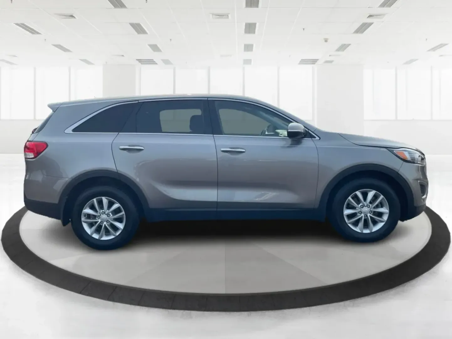 2017 Kia Sorento 2.4L L (5XYPG4A3XHG) with an 2.4L I-4 gasoline direct injection engine, located at 1230 East Main St, Xenia, OH, 45385, (937) 908-9800, 39.688026, -83.910172 - **Adventure Awaits with the 2017 Kia Sorento at Advantage Car and Credit!**<br /> <br /> Are you ready to elevate your family's weekend adventures or streamline your daily commute? Look no further than the 2017 Kia Sorento, available now at Advantage Car and Credit in Fairborn, OH! This spacious SUV - Photo#1