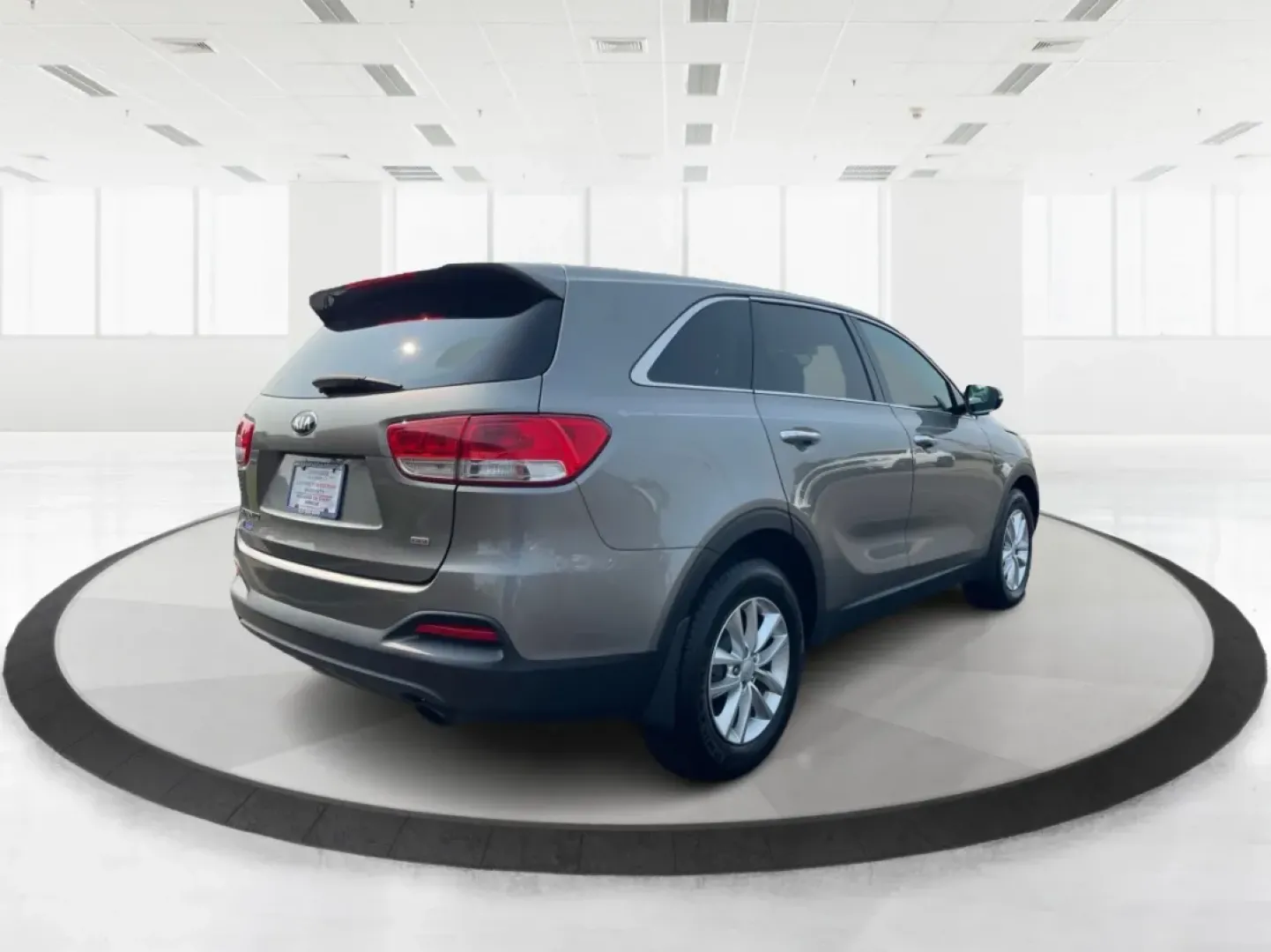 2017 Kia Sorento 2.4L L (5XYPG4A3XHG) with an 2.4L I-4 gasoline direct injection engine, located at 1230 East Main St, Xenia, OH, 45385, (937) 908-9800, 39.688026, -83.910172 - **Adventure Awaits with the 2017 Kia Sorento at Advantage Car and Credit!**<br /> <br /> Are you ready to elevate your family's weekend adventures or streamline your daily commute? Look no further than the 2017 Kia Sorento, available now at Advantage Car and Credit in Fairborn, OH! This spacious SUV - Photo#2