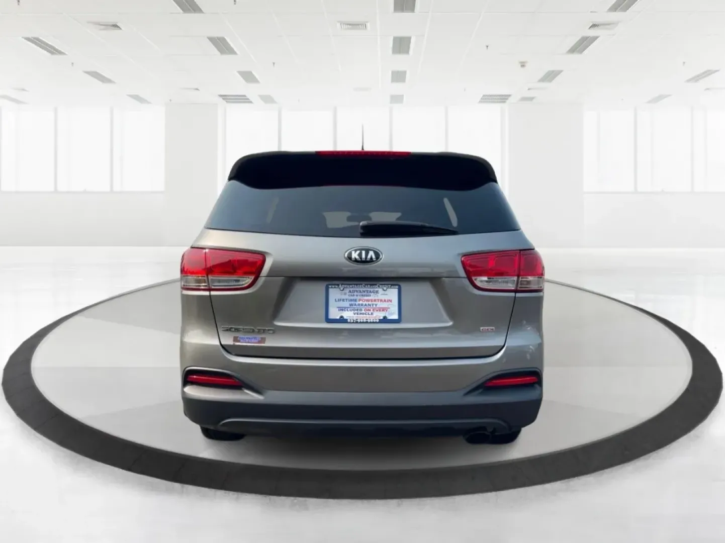 2017 Kia Sorento 2.4L L (5XYPG4A3XHG) with an 2.4L I-4 gasoline direct injection engine, located at 1230 East Main St, Xenia, OH, 45385, (937) 908-9800, 39.688026, -83.910172 - **Adventure Awaits with the 2017 Kia Sorento at Advantage Car and Credit!**<br /> <br /> Are you ready to elevate your family's weekend adventures or streamline your daily commute? Look no further than the 2017 Kia Sorento, available now at Advantage Car and Credit in Fairborn, OH! This spacious SUV - Photo#3