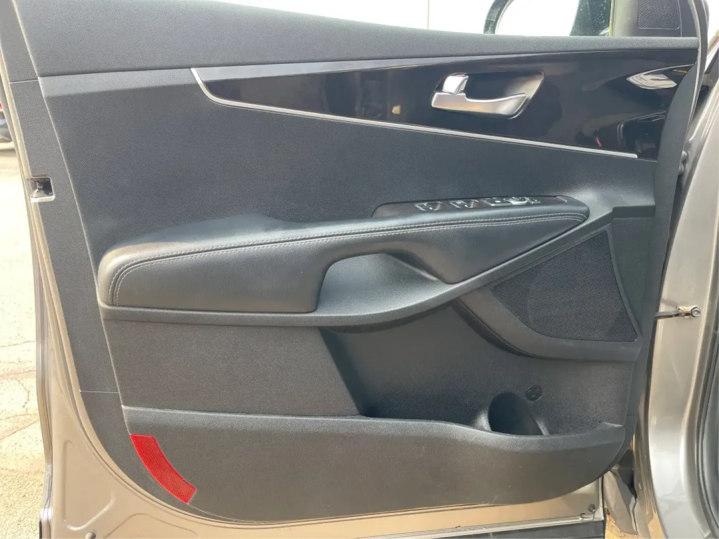 2017 Kia Sorento 2.4L L (5XYPG4A3XHG) with an 2.4L I-4 gasoline direct injection engine, located at 1230 East Main St, Xenia, OH, 45385, (937) 908-9800, 39.688026, -83.910172 - **Adventure Awaits with the 2017 Kia Sorento at Advantage Car and Credit!**<br /> <br /> Are you ready to elevate your family's weekend adventures or streamline your daily commute? Look no further than the 2017 Kia Sorento, available now at Advantage Car and Credit in Fairborn, OH! This spacious SUV - Photo#19