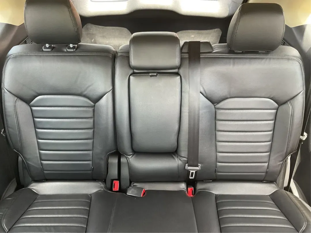 2016 Ford Edge SEL (2FMPK3J91GB) with an 3.5L V-6 DOHC engine, located at 4508 South Dixie Dr, Moraine, OH, 45439, (937) 908-9800, 39.689976, -84.218452 - **Experience the Road Ahead with the 2016 Ford Edge SEL - Your Adventure Awaits!**<br /> <br /> Are you ready for your next road trip or family outing? The 2016 Ford Edge SEL is not just a car; it's a versatile SUV that caters to your lifestyle needs, making it the perfect companion for growing fami - Photo#14