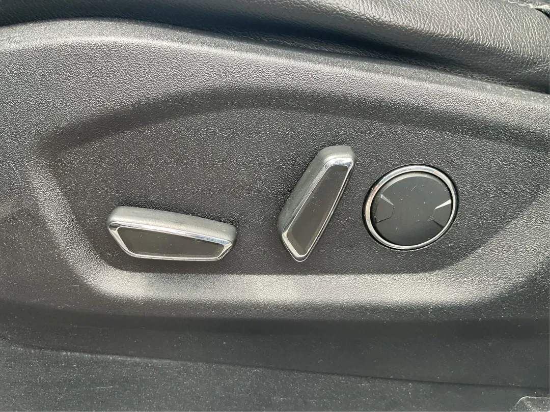 2016 Ford Edge SEL (2FMPK3J91GB) with an 3.5L V-6 DOHC engine, located at 4508 South Dixie Dr, Moraine, OH, 45439, (937) 908-9800, 39.689976, -84.218452 - **Experience the Road Ahead with the 2016 Ford Edge SEL - Your Adventure Awaits!**<br /> <br /> Are you ready for your next road trip or family outing? The 2016 Ford Edge SEL is not just a car; it's a versatile SUV that caters to your lifestyle needs, making it the perfect companion for growing fami - Photo#18