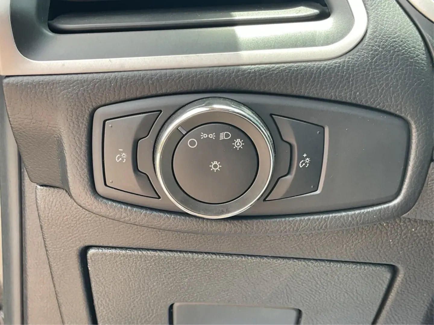 2016 Ford Edge SEL (2FMPK3J91GB) with an 3.5L V-6 DOHC engine, located at 8750 N County Rd 25A, Piqua, OH, 45356, (937) 908-9800, 40.164391, -84.232513 - **Experience the Road Ahead with the 2016 Ford Edge SEL - Your Adventure Awaits!**<br /> <br /> Are you ready for your next road trip or family outing? The 2016 Ford Edge SEL is not just a car; it's a versatile SUV that caters to your lifestyle needs, making it the perfect companion for growing fami - Photo#17