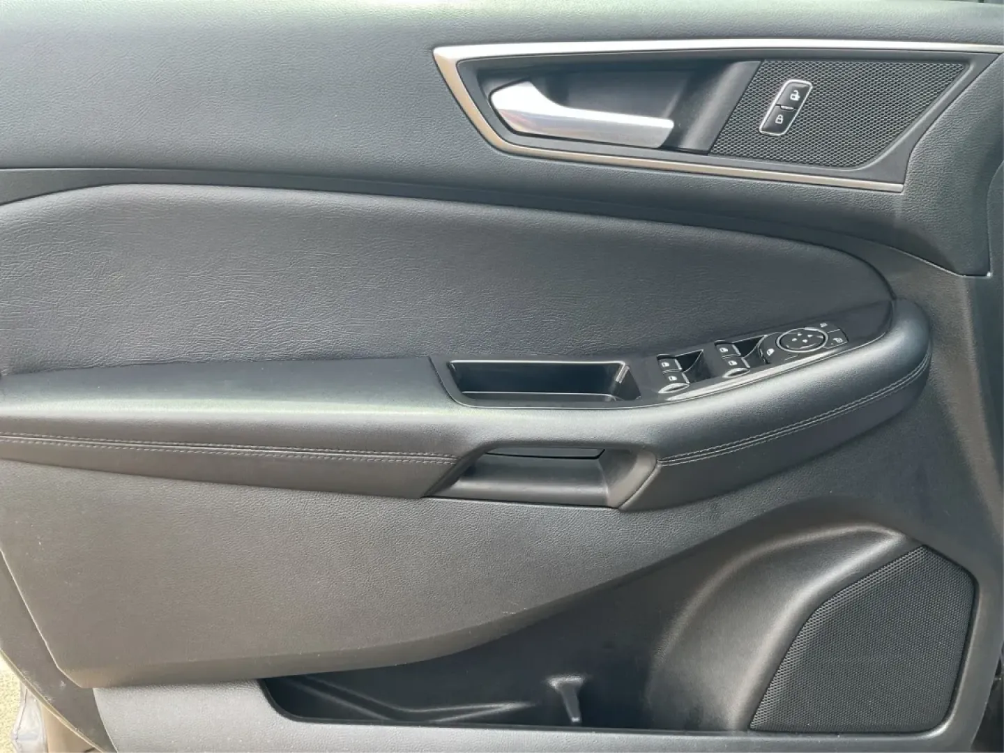 2016 Ford Edge SEL (2FMPK3J91GB) with an 3.5L V-6 DOHC engine, located at 8750 N County Rd 25A, Piqua, OH, 45356, (937) 908-9800, 40.164391, -84.232513 - **Experience the Road Ahead with the 2016 Ford Edge SEL - Your Adventure Awaits!**<br /> <br /> Are you ready for your next road trip or family outing? The 2016 Ford Edge SEL is not just a car; it's a versatile SUV that caters to your lifestyle needs, making it the perfect companion for growing fami - Photo#19