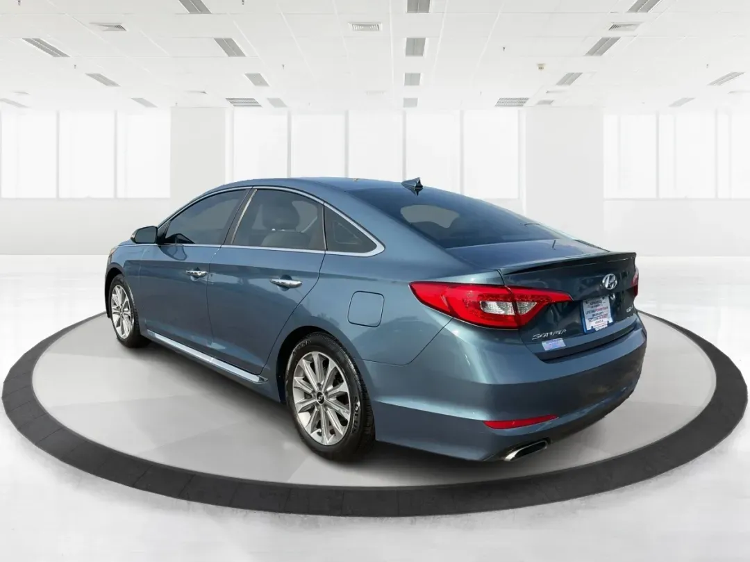 2017 Hyundai Sonata Limited (5NPE34AF4HH) with an 2.4L I-4 gasoline direct injection engine, located at 1230 East Main St, Xenia, OH, 45385, (937) 908-9800, 39.688026, -83.910172 - Are you ready to elevate your daily drive into an adventure? Meet the 2017 Hyundai Sonata Limited, a perfect companion for anyone looking to combine style, comfort, and reliability. Whether you're commuting to work, shuttling the kids to school, or heading out for a weekend getaway, this sedan offer - Photo#4