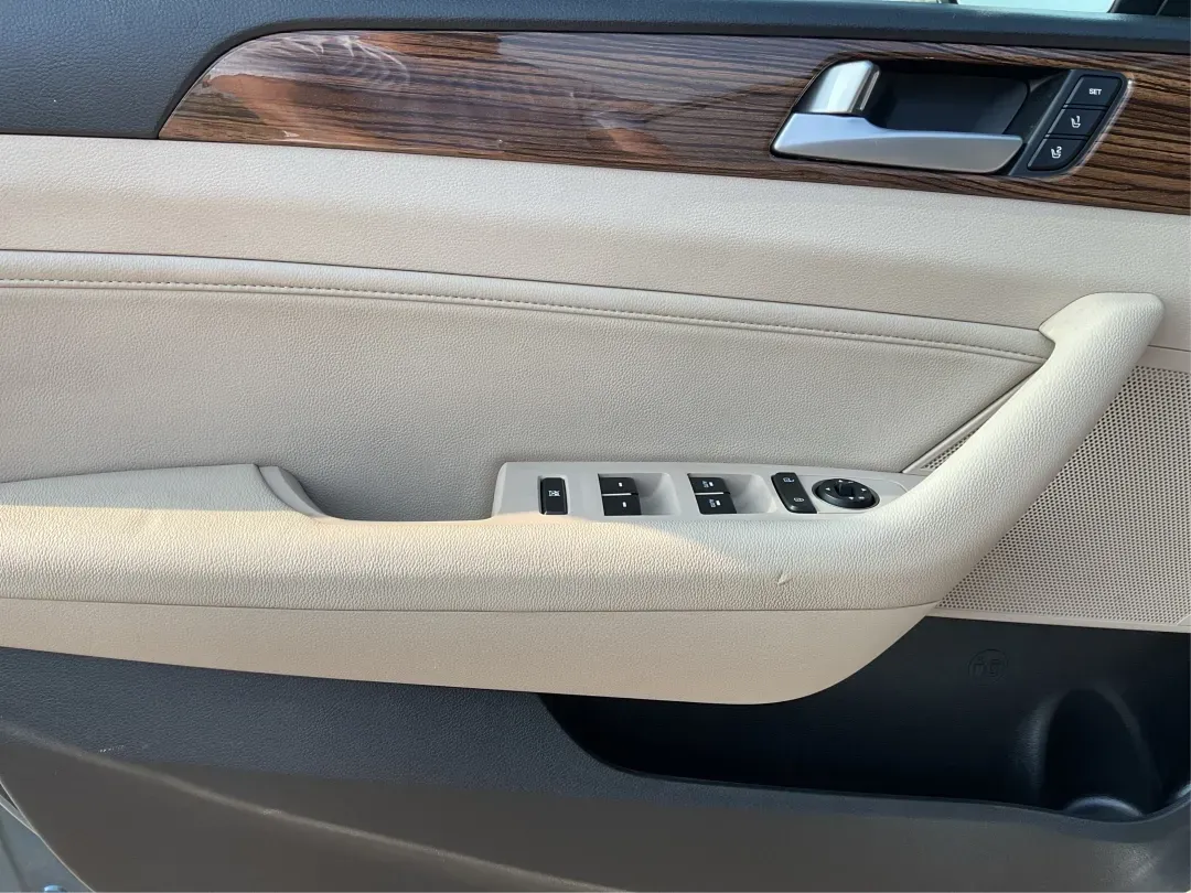 2017 Hyundai Sonata Limited (5NPE34AF4HH) with an 2.4L I-4 gasoline direct injection engine, located at 1230 East Main St, Xenia, OH, 45385, (937) 908-9800, 39.688026, -83.910172 - Are you ready to elevate your daily drive into an adventure? Meet the 2017 Hyundai Sonata Limited, a perfect companion for anyone looking to combine style, comfort, and reliability. Whether you're commuting to work, shuttling the kids to school, or heading out for a weekend getaway, this sedan offer - Photo#18