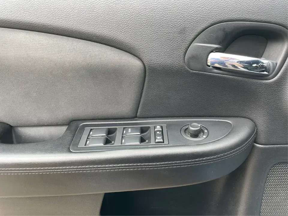 2011 Chrysler 200 Touring (1C3BC1FG5BN) with an 3.6L V6 DOHC 24V engine, 6-Speed Automatic transmission, located at 1099 N County Rd 25A, Troy, OH, 45373, (937) 908-9800, 40.057079, -84.212883 - **Discover Your Perfect Sedan for Everyday Adventures at Advantage Car and Credit in Fairborn, OH**<br /> <br /> Are you on the hunt for a reliable sedan that fits effortlessly into your everyday life? Look no further! At Advantage Car and Credit, located at 1184 Kauffman Ave, Fairborn, OH 45324, we - Photo#18