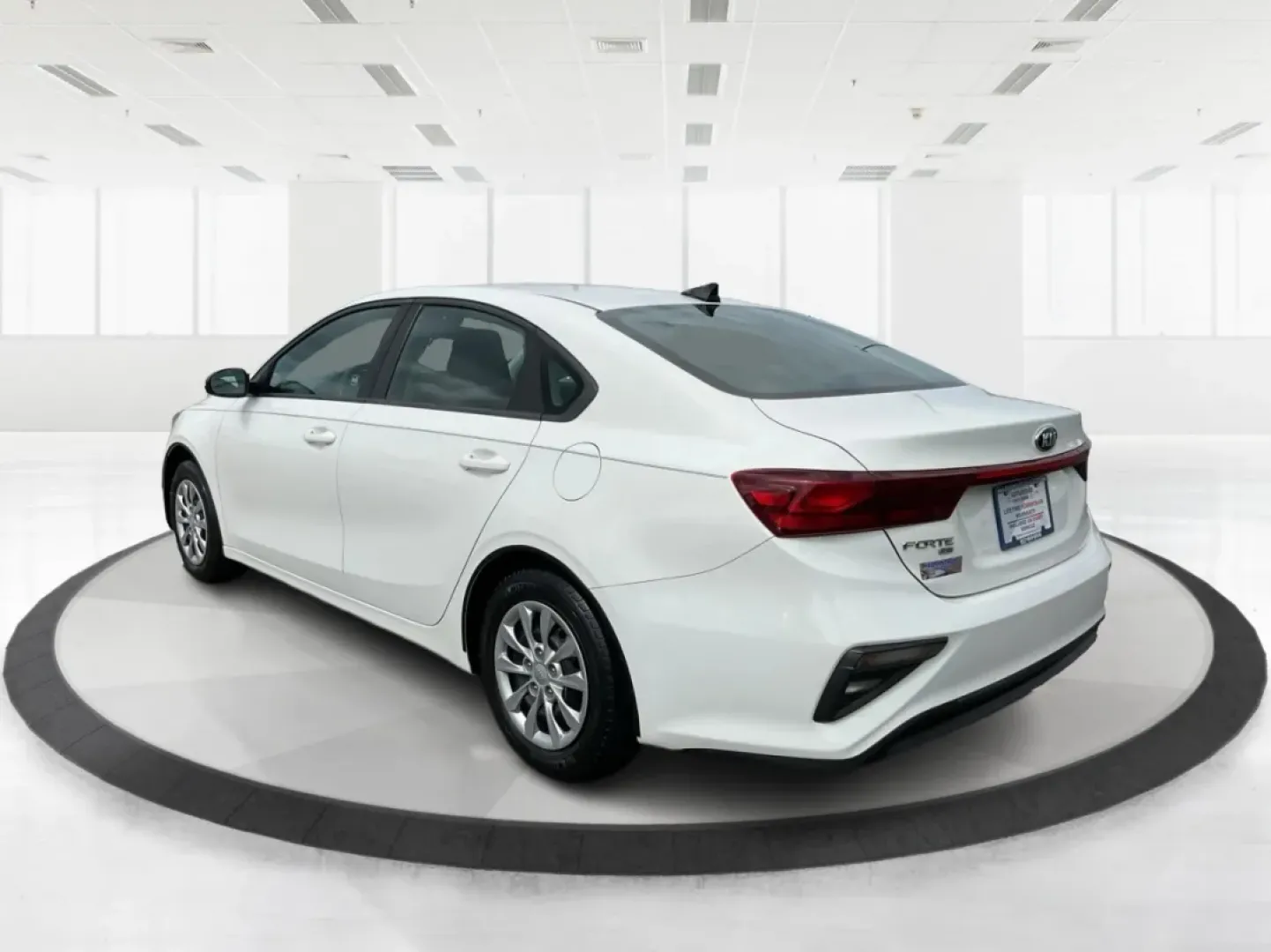 2019 Kia Forte FE (3KPF24AD2KE) with an 2L I-4 DOHC engine, located at 1099 N County Rd 25A, Troy, OH, 45373, (937) 908-9800, 40.057079, -84.212883 - **Experience Freedom with the 2019 Kia Forte: Your Ideal Companion for Daily Adventures!**<br /> <br /> Are you looking for a reliable sedan that effortlessly combines style, comfort, and efficiency? Look no further than the 2019 Kia Forte, available now at Advantage Car and Credit in Fairborn, OH. - Photo#4