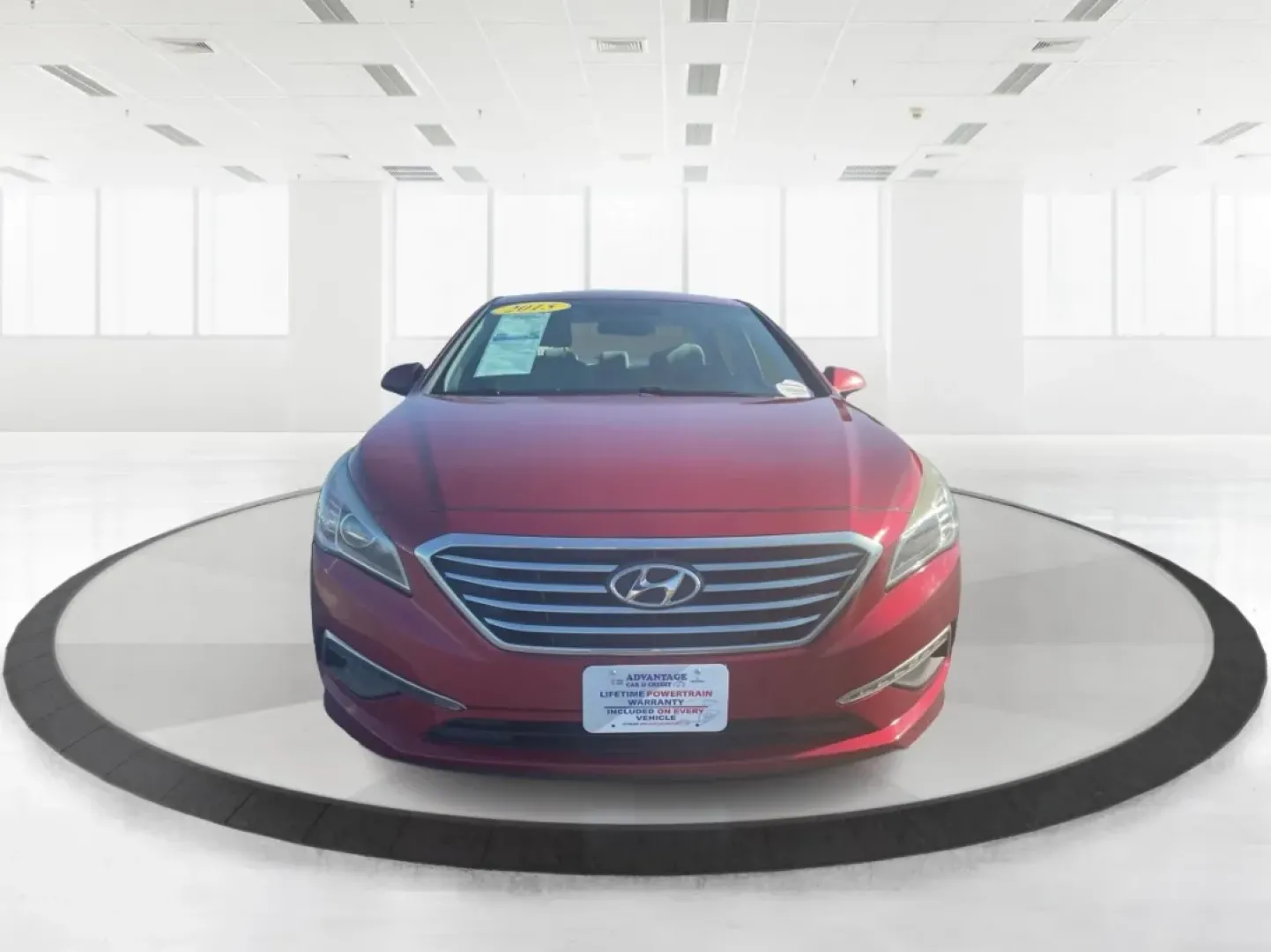2015 Hyundai Sonata SE (5NPE24AFXFH) with an 2.4L I-4 gasoline direct injection engine, located at 1099 N County Rd 25A, Troy, OH, 45373, (937) 908-9800, 40.057079, -84.212883 - Discover the perfect balance of style, comfort, and reliability with the 2015 Hyundai Sonata SE, available now at Advantage Car and Credit in Fairborn, OH. Whether you're commuting to work, running errands in the nearby neighborhoods of Wright-Patterson Air Force Base, or heading out for a weekend a - Photo#7