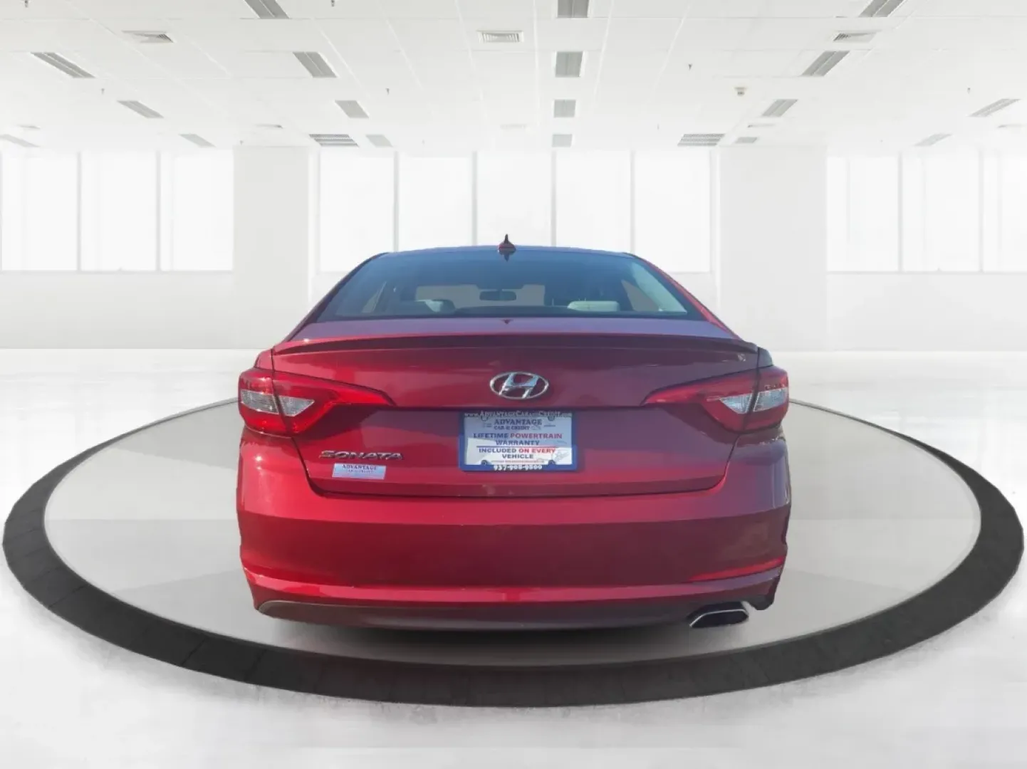 2015 Hyundai Sonata SE (5NPE24AFXFH) with an 2.4L I-4 gasoline direct injection engine, located at 880 E. National Road, Vandalia, OH, 45377, (937) 908-9800, 39.891918, -84.183594 - Discover the perfect balance of style, comfort, and reliability with the 2015 Hyundai Sonata SE, available now at Advantage Car and Credit in Fairborn, OH. Whether you're commuting to work, running errands in the nearby neighborhoods of Wright-Patterson Air Force Base, or heading out for a weekend a - Photo#3