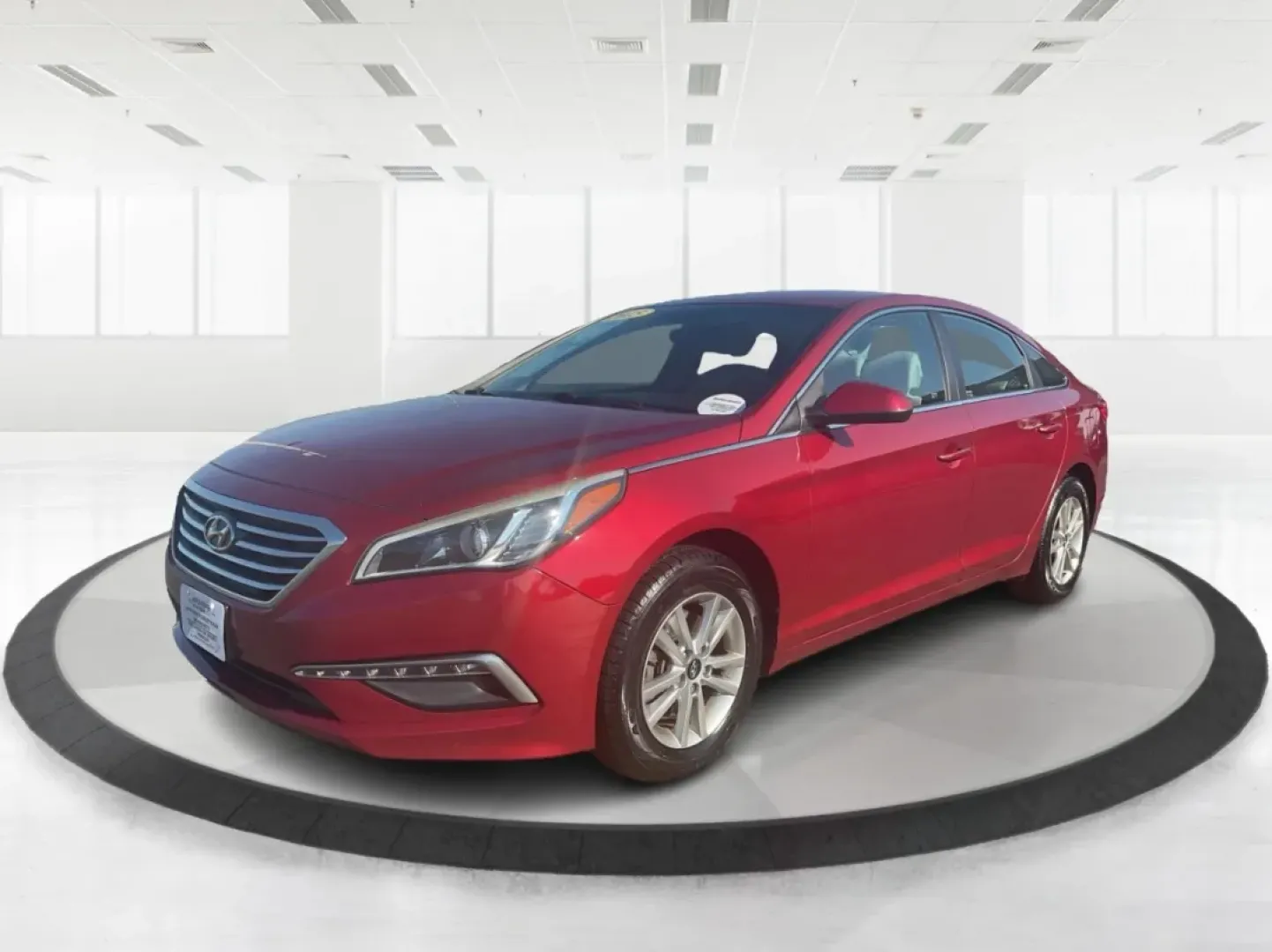 2015 Hyundai Sonata SE (5NPE24AFXFH) with an 2.4L I-4 gasoline direct injection engine, located at 880 E. National Road, Vandalia, OH, 45377, (937) 908-9800, 39.891918, -84.183594 - Discover the perfect balance of style, comfort, and reliability with the 2015 Hyundai Sonata SE, available now at Advantage Car and Credit in Fairborn, OH. Whether you're commuting to work, running errands in the nearby neighborhoods of Wright-Patterson Air Force Base, or heading out for a weekend a - Photo#8