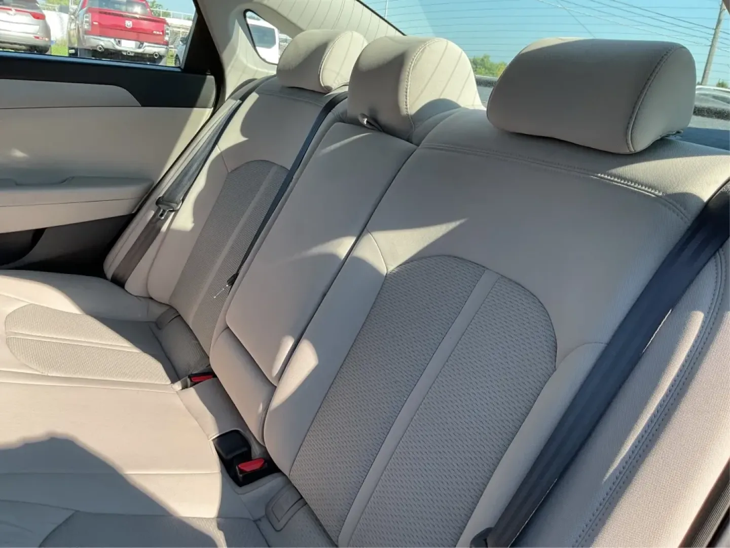 2015 Hyundai Sonata SE (5NPE24AFXFH) with an 2.4L I-4 gasoline direct injection engine, located at 880 E. National Road, Vandalia, OH, 45377, (937) 908-9800, 39.891918, -84.183594 - Discover the perfect balance of style, comfort, and reliability with the 2015 Hyundai Sonata SE, available now at Advantage Car and Credit in Fairborn, OH. Whether you're commuting to work, running errands in the nearby neighborhoods of Wright-Patterson Air Force Base, or heading out for a weekend a - Photo#10