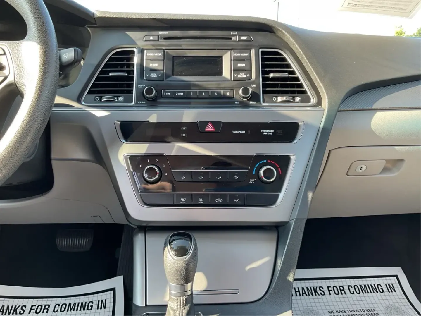 2015 Hyundai Sonata SE (5NPE24AFXFH) with an 2.4L I-4 gasoline direct injection engine, located at 880 E. National Road, Vandalia, OH, 45377, (937) 908-9800, 39.891918, -84.183594 - Discover the perfect balance of style, comfort, and reliability with the 2015 Hyundai Sonata SE, available now at Advantage Car and Credit in Fairborn, OH. Whether you're commuting to work, running errands in the nearby neighborhoods of Wright-Patterson Air Force Base, or heading out for a weekend a - Photo#13