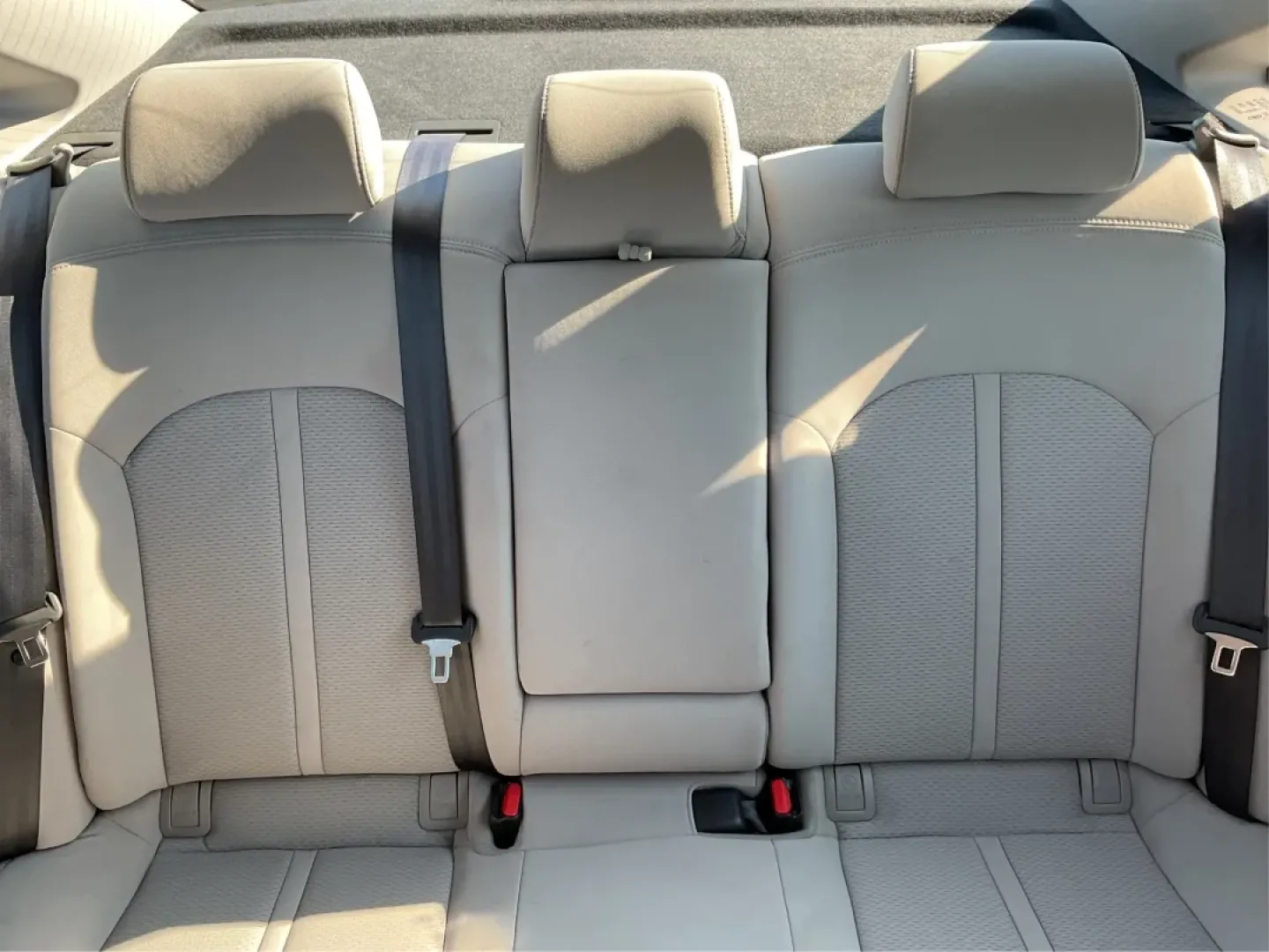 2015 Hyundai Sonata SE (5NPE24AFXFH) with an 2.4L I-4 gasoline direct injection engine, located at 880 E. National Road, Vandalia, OH, 45377, (937) 908-9800, 39.891918, -84.183594 - Discover the perfect balance of style, comfort, and reliability with the 2015 Hyundai Sonata SE, available now at Advantage Car and Credit in Fairborn, OH. Whether you're commuting to work, running errands in the nearby neighborhoods of Wright-Patterson Air Force Base, or heading out for a weekend a - Photo#14