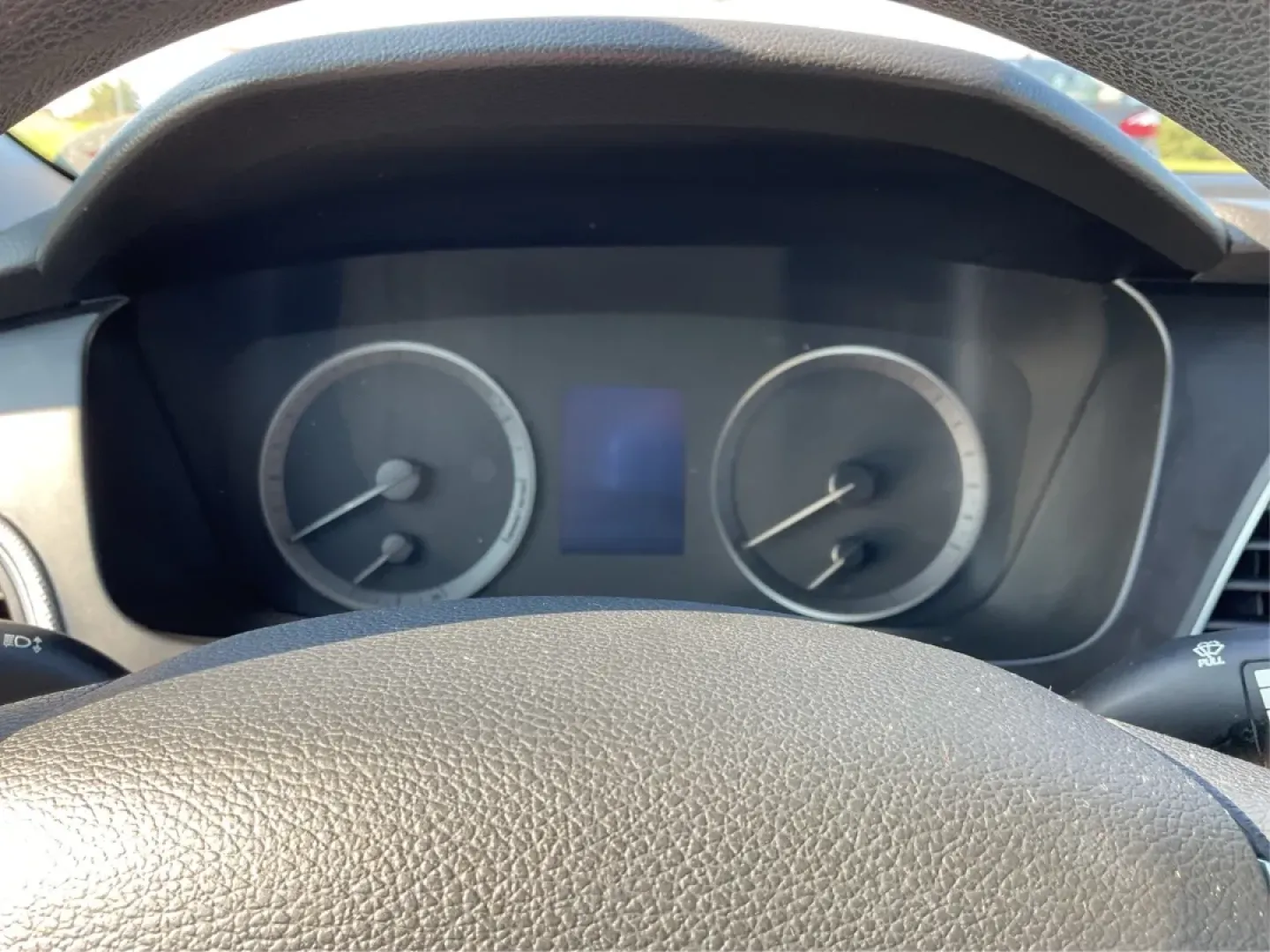 2015 Hyundai Sonata SE (5NPE24AFXFH) with an 2.4L I-4 gasoline direct injection engine, located at 880 E. National Road, Vandalia, OH, 45377, (937) 908-9800, 39.891918, -84.183594 - Discover the perfect balance of style, comfort, and reliability with the 2015 Hyundai Sonata SE, available now at Advantage Car and Credit in Fairborn, OH. Whether you're commuting to work, running errands in the nearby neighborhoods of Wright-Patterson Air Force Base, or heading out for a weekend a - Photo#15