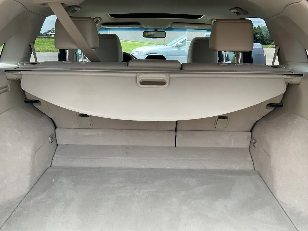 2014 Acura RDX Base (5J8TB3H39EL) with an Other engine, located at 1230 East Main St, Xenia, OH, 45385, (937) 908-9800, 39.688026, -83.910172 - Unleash the perfect blend of comfort and versatility with the 2014 Acura RDX, a crossover that caters to both your daily grind and weekend adventures. Whether you're a growing family seeking spaciousness, a commuter looking for reliability, or a weekend warrior ready for road trips, this vehicle has - Photo#12