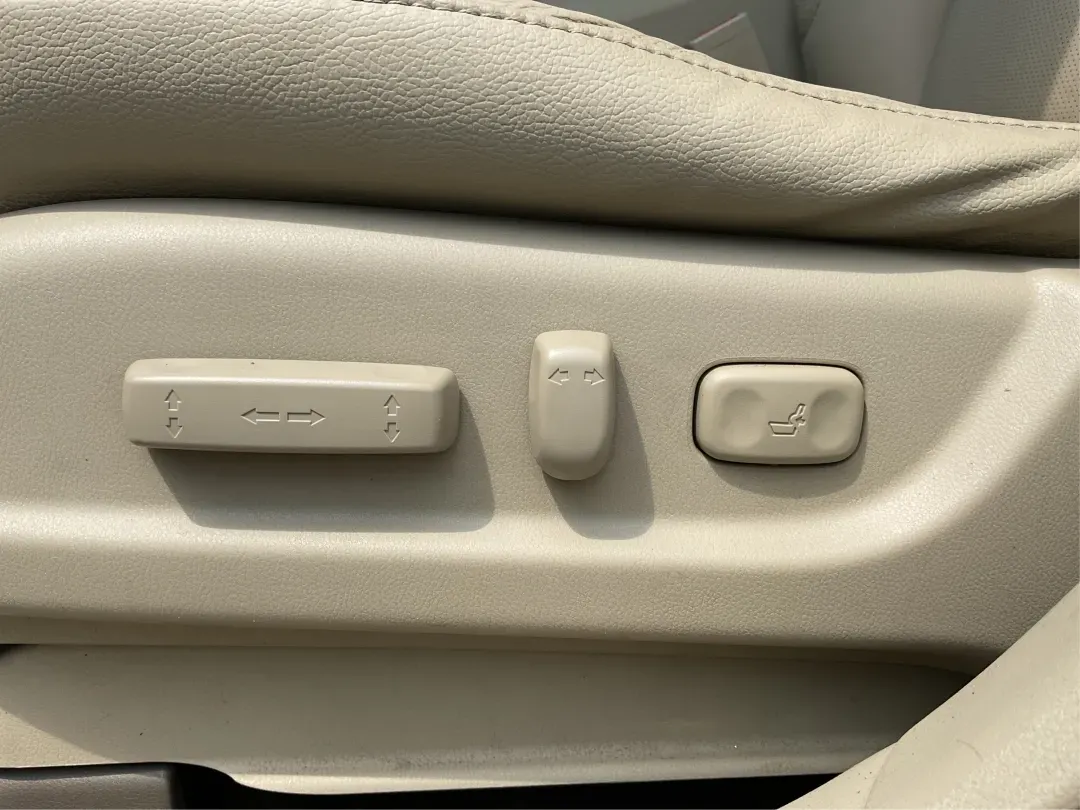 2014 Acura RDX Base (5J8TB3H39EL) with an Other engine, located at 1230 East Main St, Xenia, OH, 45385, (937) 908-9800, 39.688026, -83.910172 - Unleash the perfect blend of comfort and versatility with the 2014 Acura RDX, a crossover that caters to both your daily grind and weekend adventures. Whether you're a growing family seeking spaciousness, a commuter looking for reliability, or a weekend warrior ready for road trips, this vehicle has - Photo#17