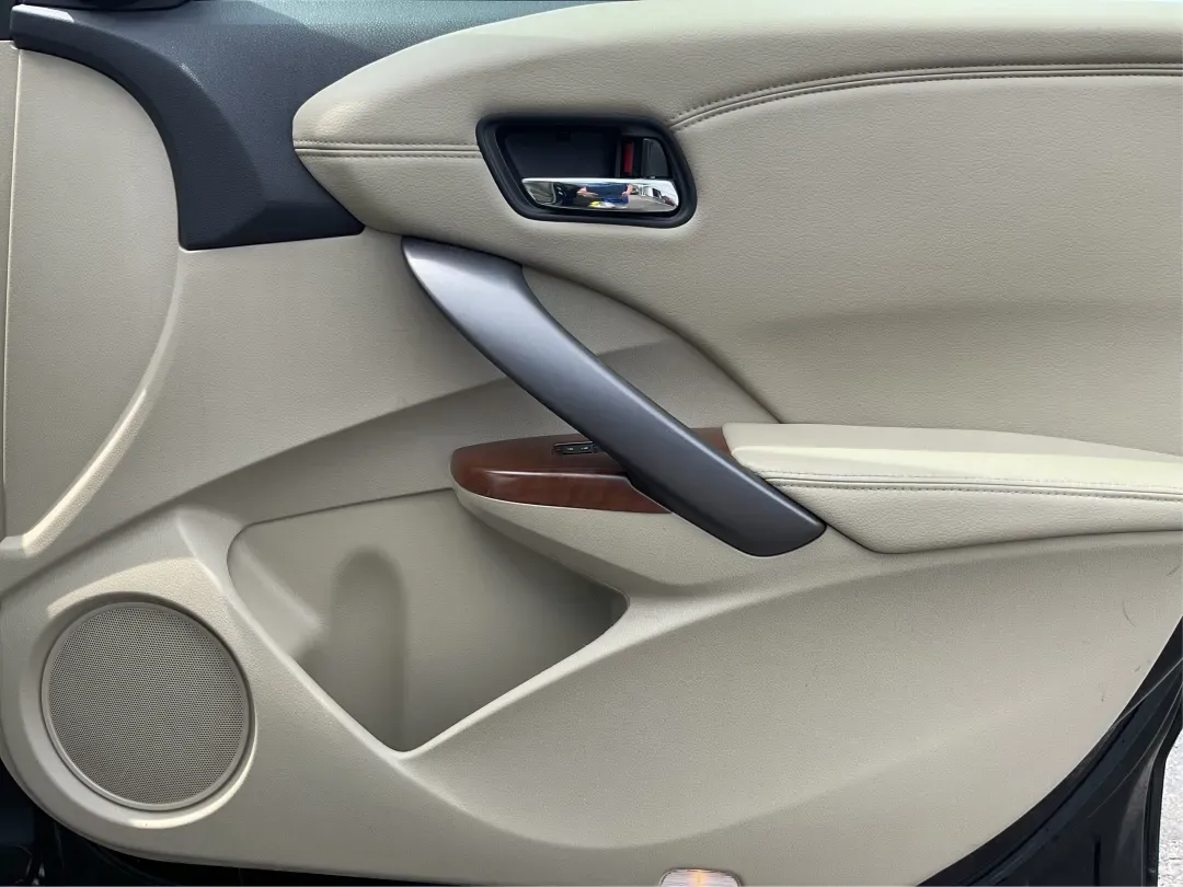 2014 Acura RDX Base (5J8TB3H39EL) with an Other engine, located at 1230 East Main St, Xenia, OH, 45385, (937) 908-9800, 39.688026, -83.910172 - Unleash the perfect blend of comfort and versatility with the 2014 Acura RDX, a crossover that caters to both your daily grind and weekend adventures. Whether you're a growing family seeking spaciousness, a commuter looking for reliability, or a weekend warrior ready for road trips, this vehicle has - Photo#19