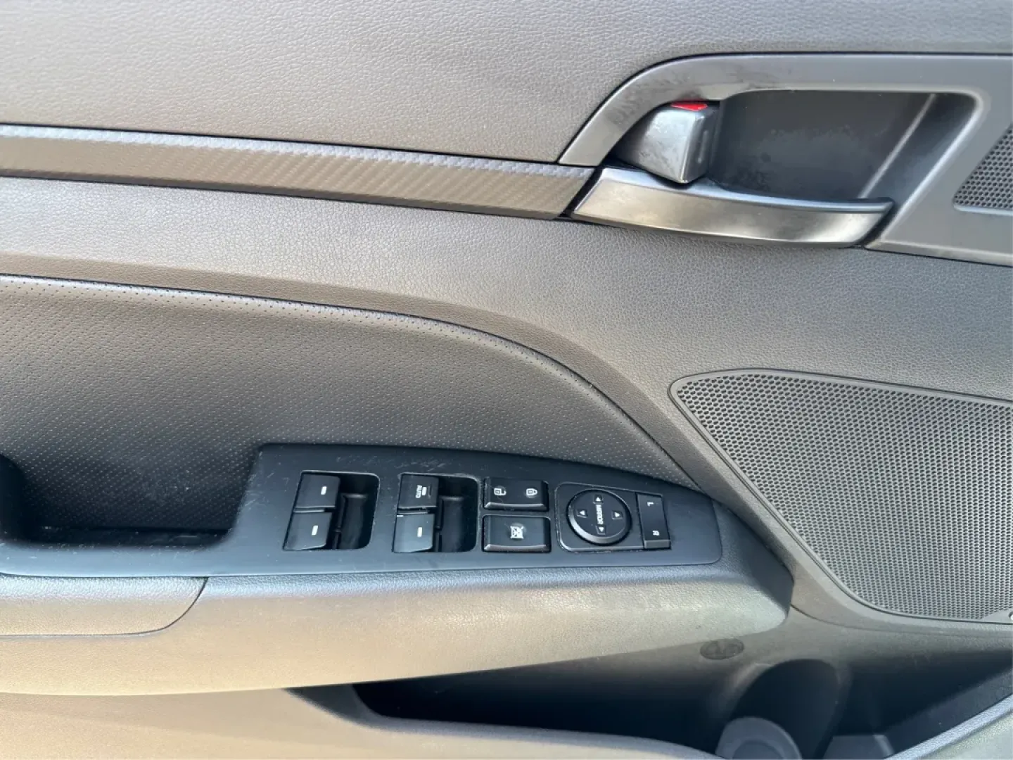 2018 Hyundai Elantra Sport (KMHD04LB6JU) with an 1.6L I-4 gasoline direct injection engine, located at 1099 N County Rd 25A, Troy, OH, 45373, (937) 908-9800, 40.057079, -84.212883 - ### Elevate Your Daily Commute with the 2018 Hyundai Elantra Sport at Advantage Car and Credit!<br /> <br /> Are you ready to enhance your daily life with a reliable vehicle that balances performance, comfort, and style? Look no further than the stunning 2018 Hyundai Elantra Sport, available now at - Photo#19