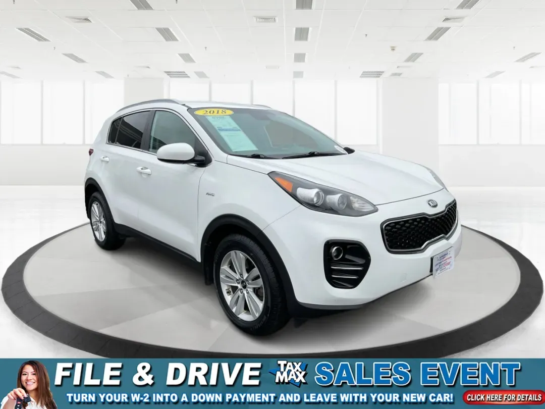 2018 Kia Sportage LX (KNDPMCACXJ7) with an Theta II 2.4L I-4 gasoline direct injection engine, located at 1099 N County Rd 25A, Troy, OH, 45373, (937) 908-9800, 40.057079, -84.212883 - **Discover Your Next Adventure with the 2018 Kia Sportage LX at Advantage Car and Credit!**<br /> <br /> Are you searching for the perfect vehicle that can seamlessly transition from daily commutes to weekend getaways? Look no further than this stunning 2018 Kia Sportage LX, available now at Advanta - Photo#0