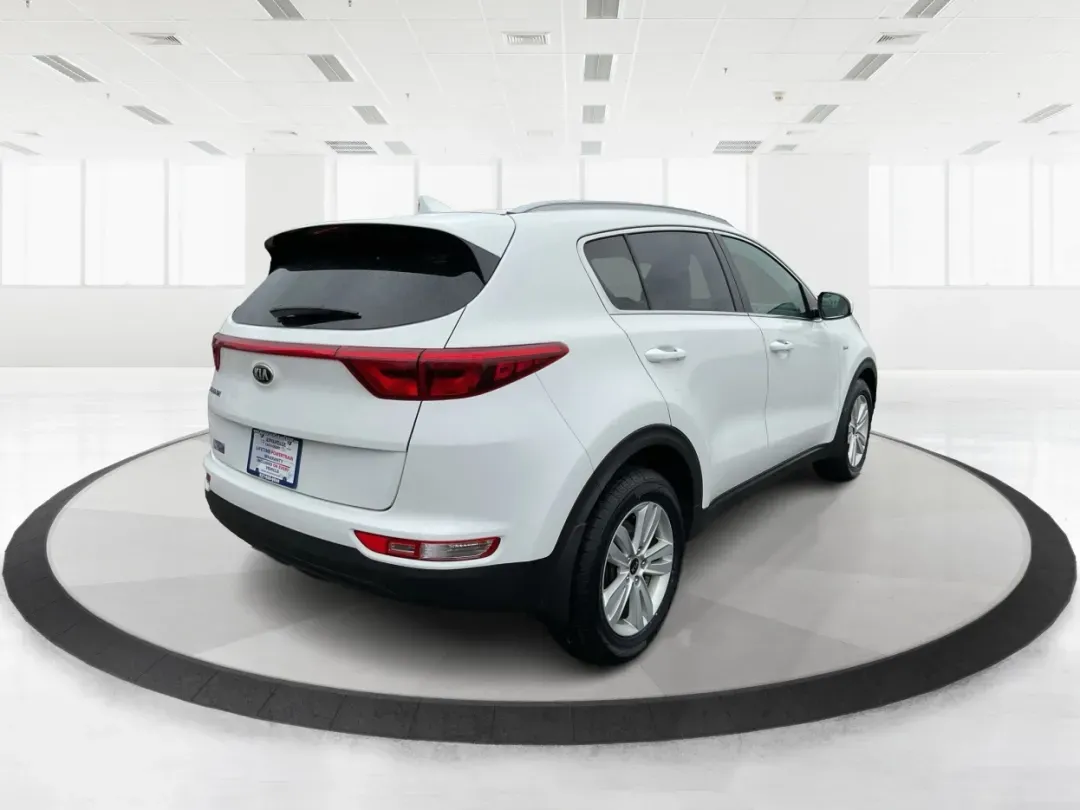 2018 Kia Sportage LX (KNDPMCACXJ7) with an Theta II 2.4L I-4 gasoline direct injection engine, located at 1099 N County Rd 25A, Troy, OH, 45373, (937) 908-9800, 40.057079, -84.212883 - **Discover Your Next Adventure with the 2018 Kia Sportage LX at Advantage Car and Credit!**<br /> <br /> Are you searching for the perfect vehicle that can seamlessly transition from daily commutes to weekend getaways? Look no further than this stunning 2018 Kia Sportage LX, available now at Advanta - Photo#1