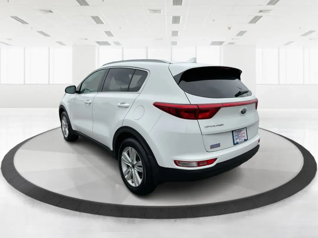 2018 Kia Sportage LX (KNDPMCACXJ7) with an Theta II 2.4L I-4 gasoline direct injection engine, located at 1099 N County Rd 25A, Troy, OH, 45373, (937) 908-9800, 40.057079, -84.212883 - **Discover Your Next Adventure with the 2018 Kia Sportage LX at Advantage Car and Credit!**<br /> <br /> Are you searching for the perfect vehicle that can seamlessly transition from daily commutes to weekend getaways? Look no further than this stunning 2018 Kia Sportage LX, available now at Advanta - Photo#3