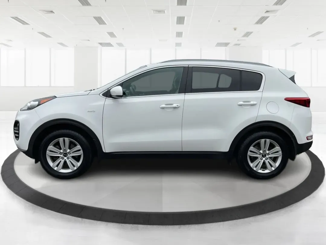 2018 Kia Sportage LX (KNDPMCACXJ7) with an Theta II 2.4L I-4 gasoline direct injection engine, located at 1099 N County Rd 25A, Troy, OH, 45373, (937) 908-9800, 40.057079, -84.212883 - **Discover Your Next Adventure with the 2018 Kia Sportage LX at Advantage Car and Credit!**<br /> <br /> Are you searching for the perfect vehicle that can seamlessly transition from daily commutes to weekend getaways? Look no further than this stunning 2018 Kia Sportage LX, available now at Advanta - Photo#4