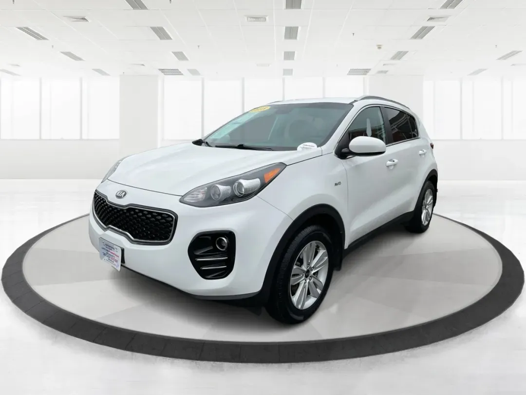 2018 Kia Sportage LX (KNDPMCACXJ7) with an Theta II 2.4L I-4 gasoline direct injection engine, located at 1099 N County Rd 25A, Troy, OH, 45373, (937) 908-9800, 40.057079, -84.212883 - **Discover Your Next Adventure with the 2018 Kia Sportage LX at Advantage Car and Credit!**<br /> <br /> Are you searching for the perfect vehicle that can seamlessly transition from daily commutes to weekend getaways? Look no further than this stunning 2018 Kia Sportage LX, available now at Advanta - Photo#7