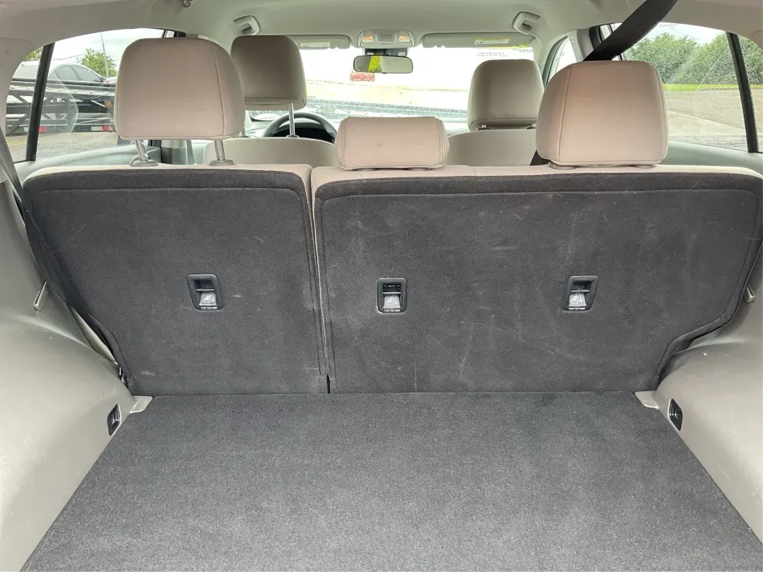 2018 Kia Sportage LX (KNDPMCACXJ7) with an Theta II 2.4L I-4 gasoline direct injection engine, located at 1099 N County Rd 25A, Troy, OH, 45373, (937) 908-9800, 40.057079, -84.212883 - **Discover Your Next Adventure with the 2018 Kia Sportage LX at Advantage Car and Credit!**<br /> <br /> Are you searching for the perfect vehicle that can seamlessly transition from daily commutes to weekend getaways? Look no further than this stunning 2018 Kia Sportage LX, available now at Advanta - Photo#11