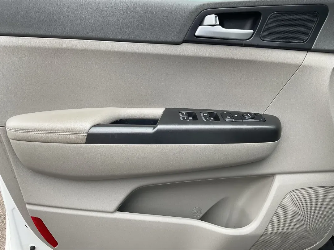 2018 Kia Sportage LX (KNDPMCACXJ7) with an Theta II 2.4L I-4 gasoline direct injection engine, located at 1099 N County Rd 25A, Troy, OH, 45373, (937) 908-9800, 40.057079, -84.212883 - **Discover Your Next Adventure with the 2018 Kia Sportage LX at Advantage Car and Credit!**<br /> <br /> Are you searching for the perfect vehicle that can seamlessly transition from daily commutes to weekend getaways? Look no further than this stunning 2018 Kia Sportage LX, available now at Advanta - Photo#17