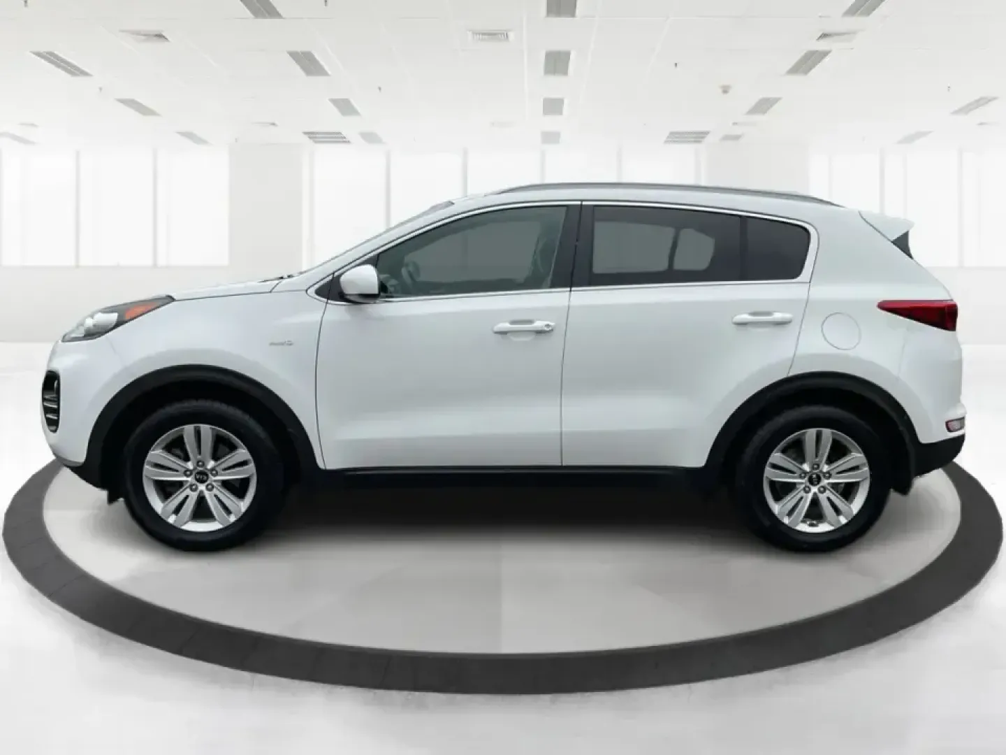 2018 Kia Sportage LX (KNDPMCACXJ7) with an Theta II 2.4L I-4 gasoline direct injection engine, 6A transmission, located at 1099 N County Rd 25A, Troy, OH, 45373, (937) 908-9800, 40.057079, -84.212883 - **Discover Your Next Adventure with the 2018 Kia Sportage LX at Advantage Car and Credit!**<br /> <br /> Are you searching for the perfect vehicle that can seamlessly transition from daily commutes to weekend getaways? Look no further than this stunning 2018 Kia Sportage LX, available now at Advanta - Photo#4