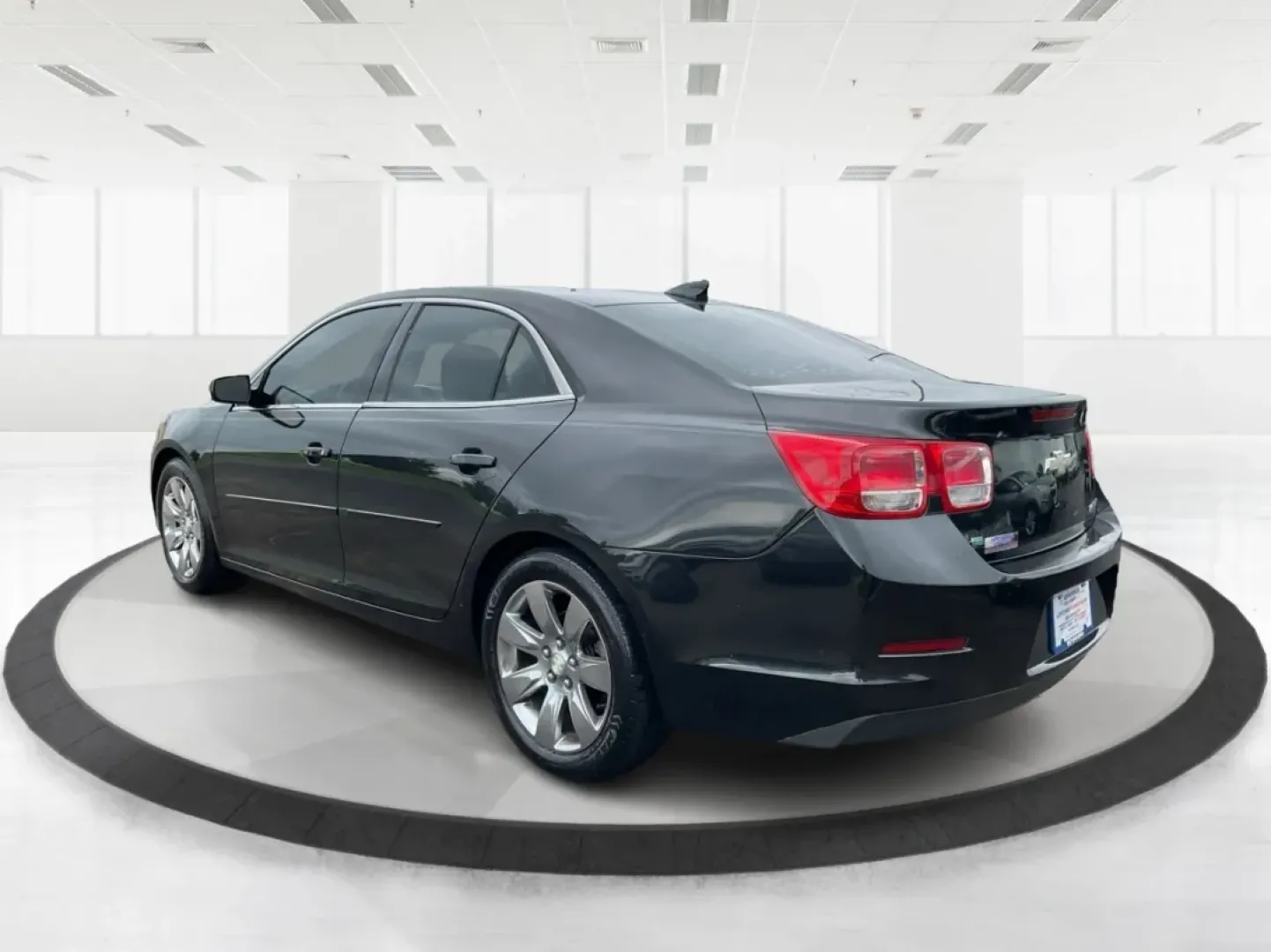 2015 Chevrolet Malibu 2LT (1G11D5SL9FF) with an ECOTEC 2.5L I-4 gasoline direct injection engine, located at 1099 N County Rd 25A, Troy, OH, 45373, (937) 908-9800, 40.057079, -84.212883 - Discover the perfect blend of style, performance, and affordability with the 2015 Chevrolet Malibu 2LT, available now at Advantage Car and Credit in Fairborn, OH. Whether you're commuting to work, ferrying the kids to school, or planning weekend getaways, this reliable sedan is designed to enhance y - Photo#4