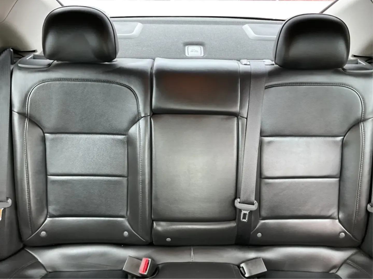 2015 Chevrolet Malibu 2LT (1G11D5SL9FF) with an ECOTEC 2.5L I-4 gasoline direct injection engine, located at 1099 N County Rd 25A, Troy, OH, 45373, (937) 908-9800, 40.057079, -84.212883 - Discover the perfect blend of style, performance, and affordability with the 2015 Chevrolet Malibu 2LT, available now at Advantage Car and Credit in Fairborn, OH. Whether you're commuting to work, ferrying the kids to school, or planning weekend getaways, this reliable sedan is designed to enhance y - Photo#14