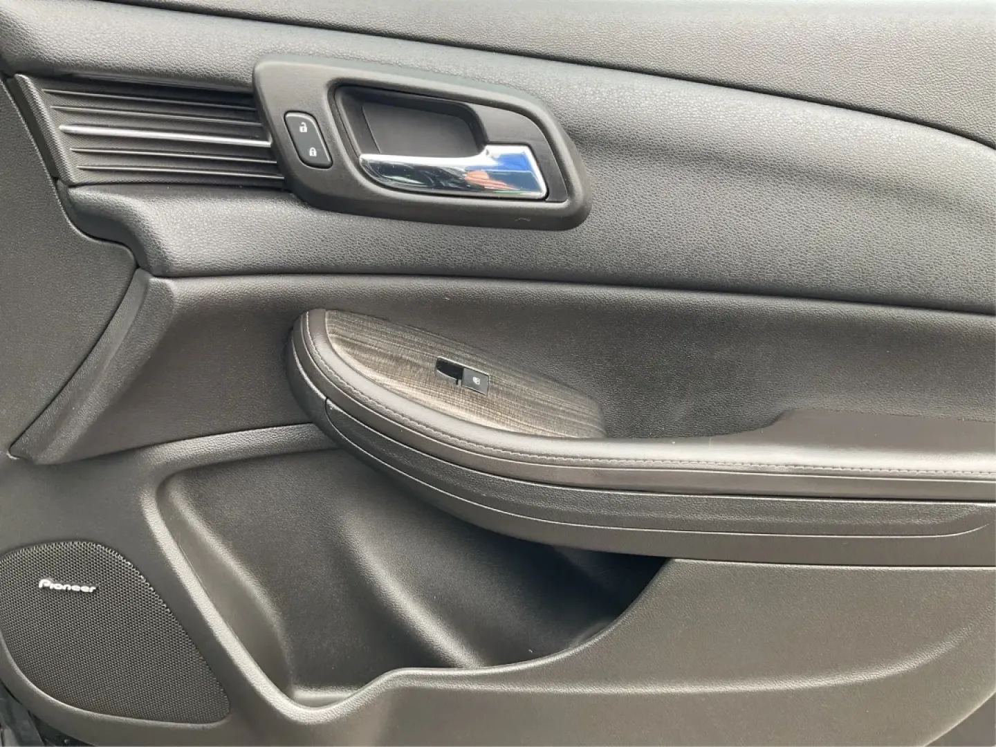 2015 Chevrolet Malibu 2LT (1G11D5SL9FF) with an ECOTEC 2.5L I-4 gasoline direct injection engine, located at 1099 N County Rd 25A, Troy, OH, 45373, (937) 908-9800, 40.057079, -84.212883 - Discover the perfect blend of style, performance, and affordability with the 2015 Chevrolet Malibu 2LT, available now at Advantage Car and Credit in Fairborn, OH. Whether you're commuting to work, ferrying the kids to school, or planning weekend getaways, this reliable sedan is designed to enhance y - Photo#20