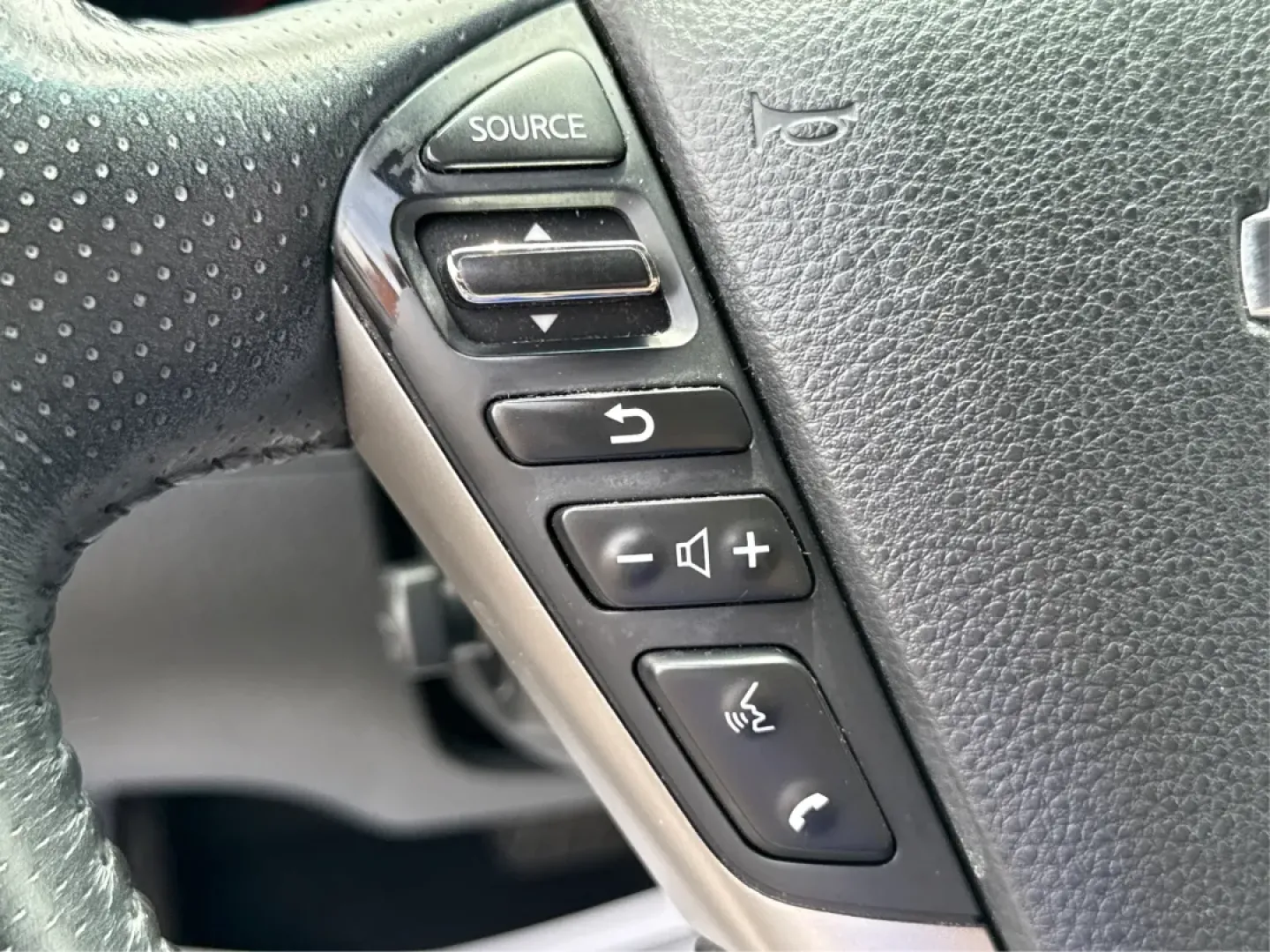 2014 Nissan Murano LE (JN8AZ1MW3EW) with an 3.5L V-6 DOHC engine, located at 1099 N County Rd 25A, Troy, OH, 45373, (937) 908-9800, 40.057079, -84.212883 - **Discover Your Next Adventure in Comfort and Style with the 2014 Nissan Murano LE at Advantage Car and Credit - Troy!**<br /> <br /> Are you in search of a versatile vehicle that can seamlessly transition from daily commutes to weekend adventures? Look no further! The 2014 Nissan Murano LE is desig - Photo#16