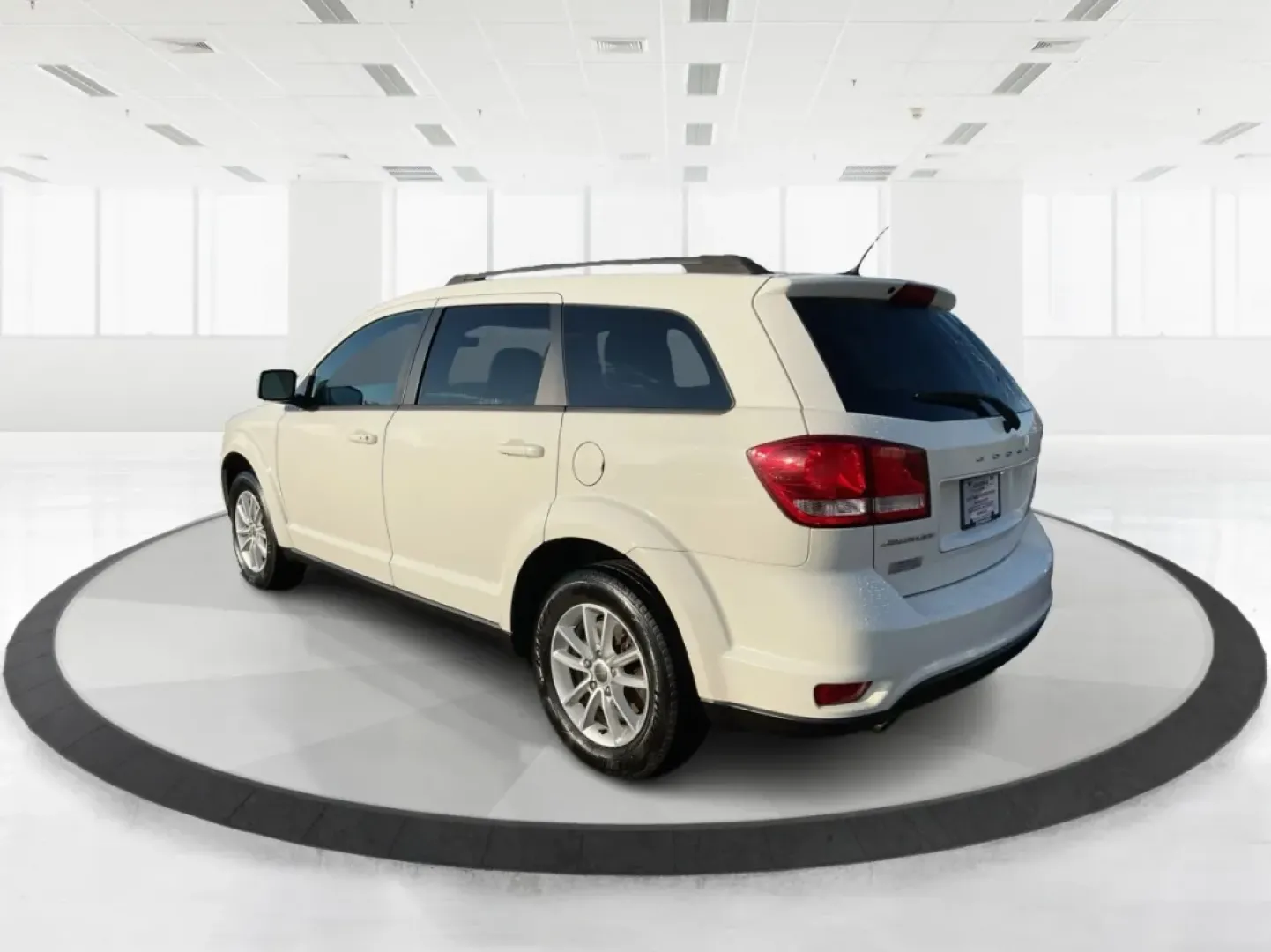 2014 Pearl White Tri-Coat Dodge Journey SXT (3C4PDCBG0ET) with an 3.6L V6 DOHC 24V engine, 6-Speed Automatic transmission, located at 1099 N County Rd 25A, Troy, OH, 45373, (937) 908-9800, 40.057079, -84.212883 - Are you looking for the perfect blend of comfort, versatility, and reliability for your family adventures? Look no further than the 2014 Dodge Journey SXT, available now at Advantage Car and Credit in Troy, OH. This well-equipped SUV is ideal for growing families, weekend road trips, or anyone who n - Photo#4