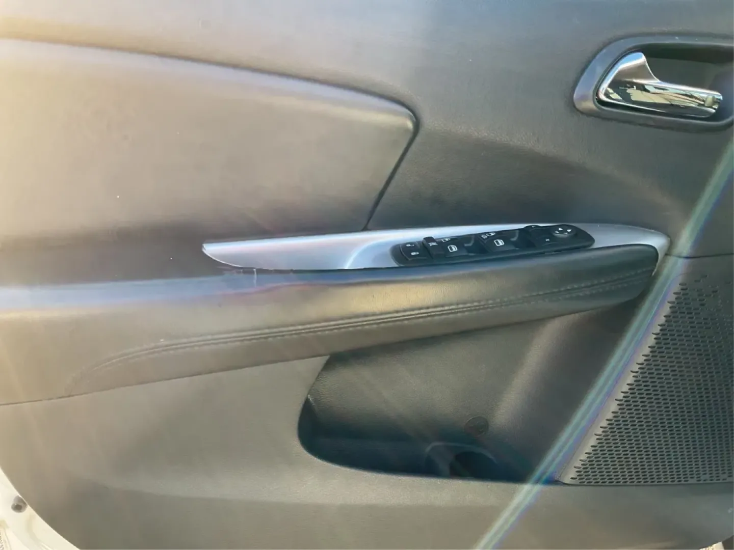 2014 Pearl White Tri-Coat Dodge Journey SXT (3C4PDCBG0ET) with an 3.6L V6 DOHC 24V engine, 6-Speed Automatic transmission, located at 1099 N County Rd 25A, Troy, OH, 45373, (937) 908-9800, 40.057079, -84.212883 - Are you looking for the perfect blend of comfort, versatility, and reliability for your family adventures? Look no further than the 2014 Dodge Journey SXT, available now at Advantage Car and Credit in Troy, OH. This well-equipped SUV is ideal for growing families, weekend road trips, or anyone who n - Photo#18